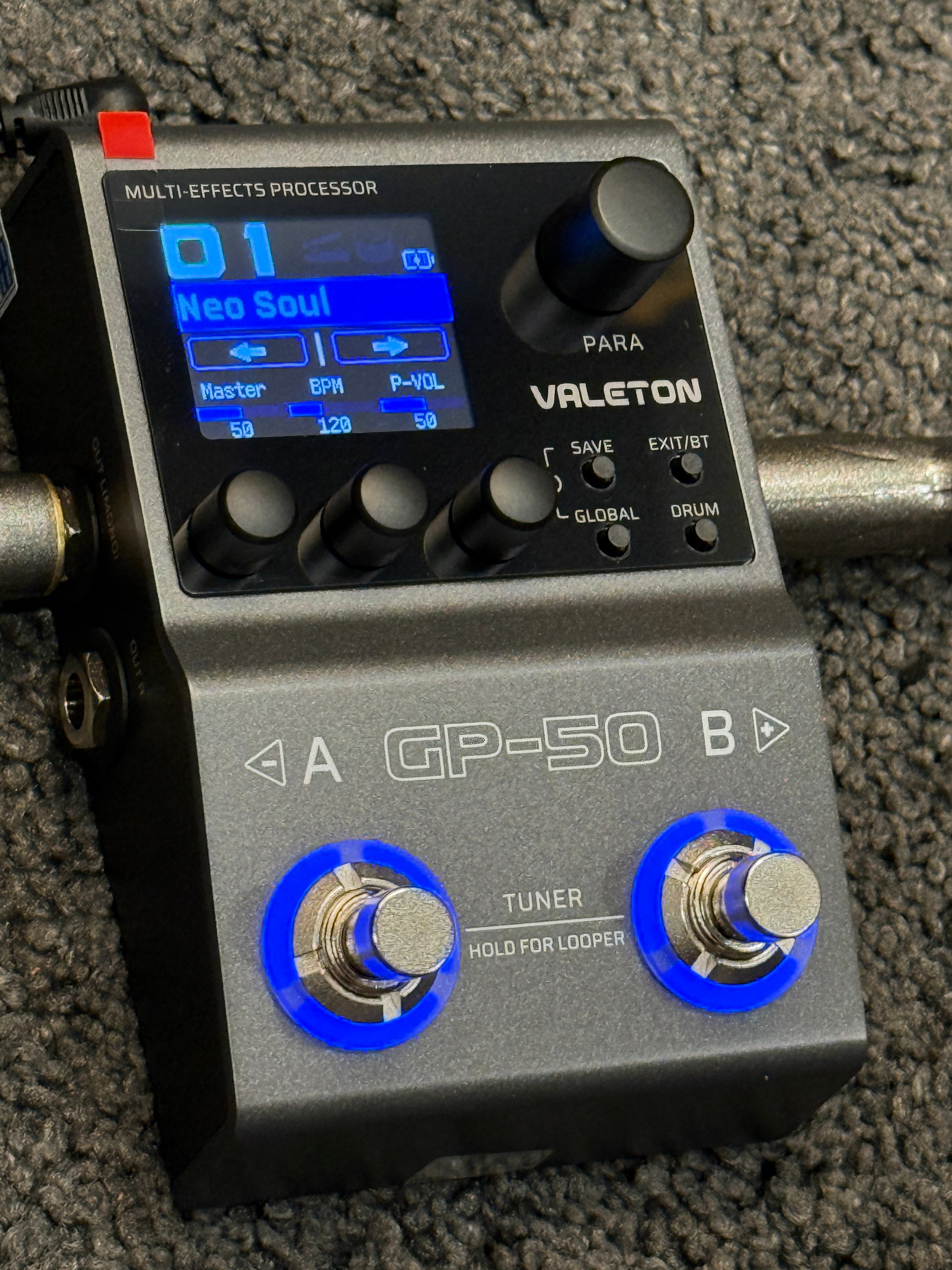 Valeton GP-50 : centrale multi-effets et pédale NAM avec batterie et Looper Valeton GP-50 : centrale multi-effets et pédale NAM avec batterie et Looper