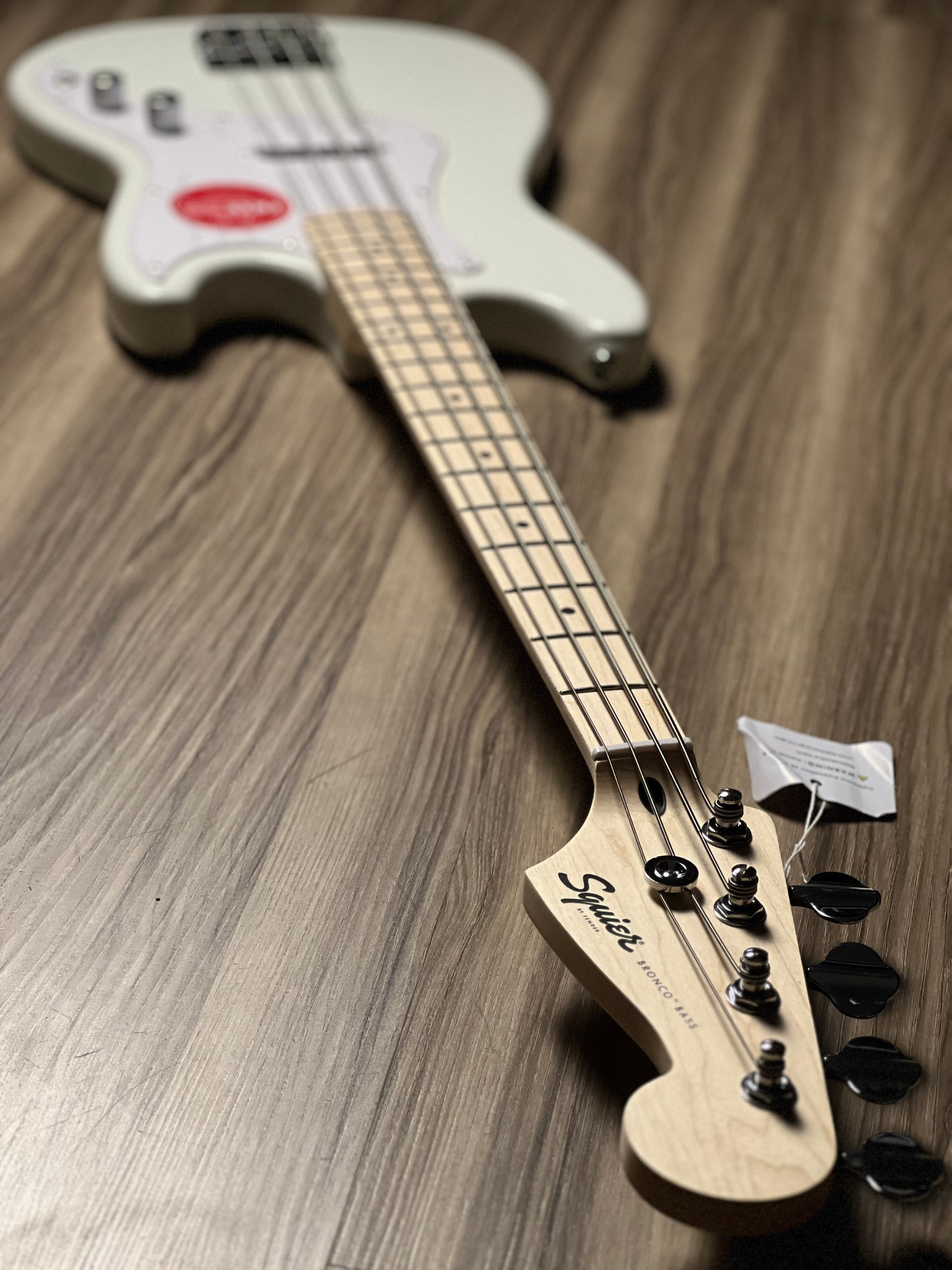Squier Sonic Bronco Bass with White Pickguard and Maple FB in Arctic White