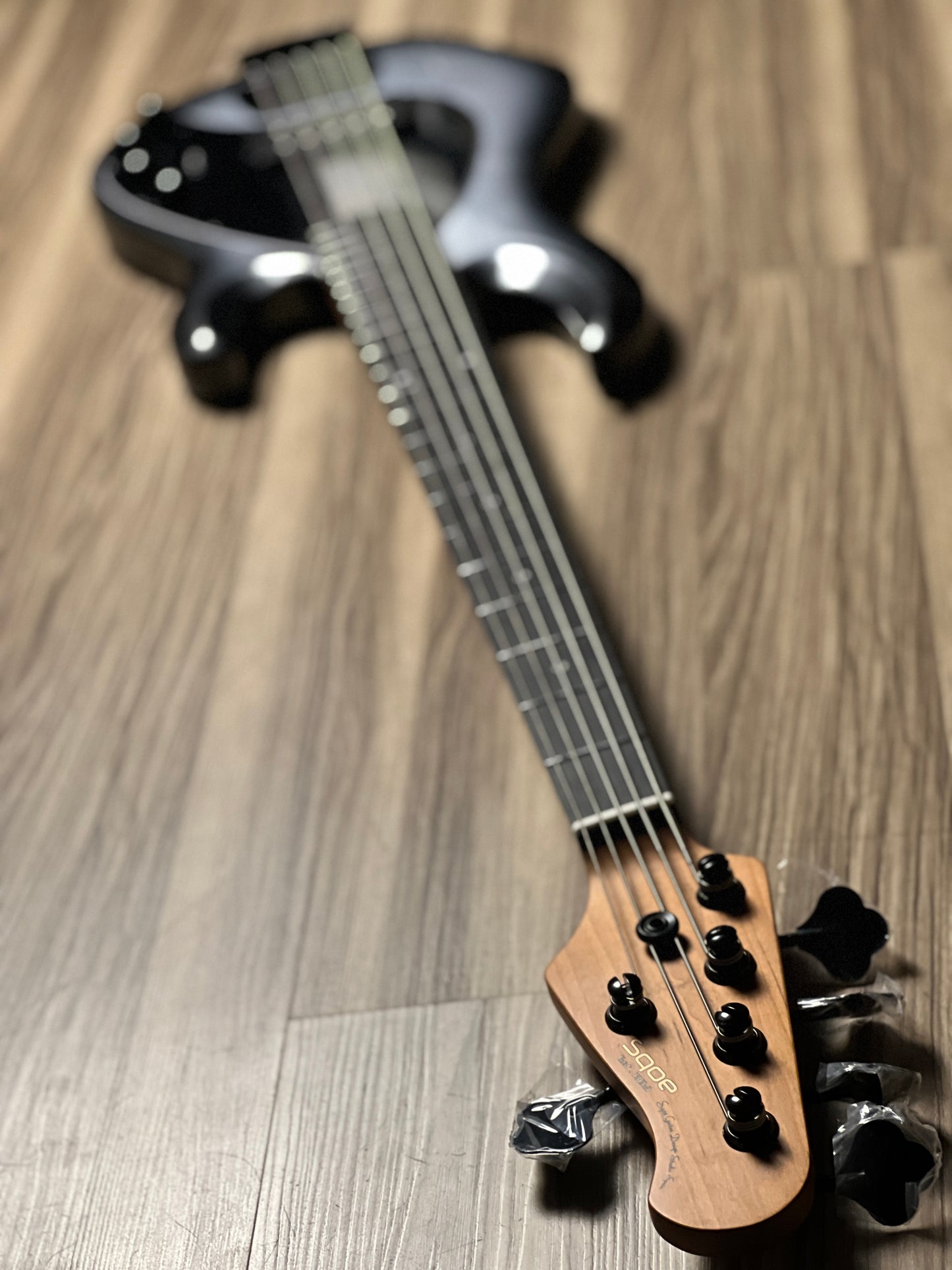 SQOE SBMS500 MWA 5 String Bass in Metallic Silverburst