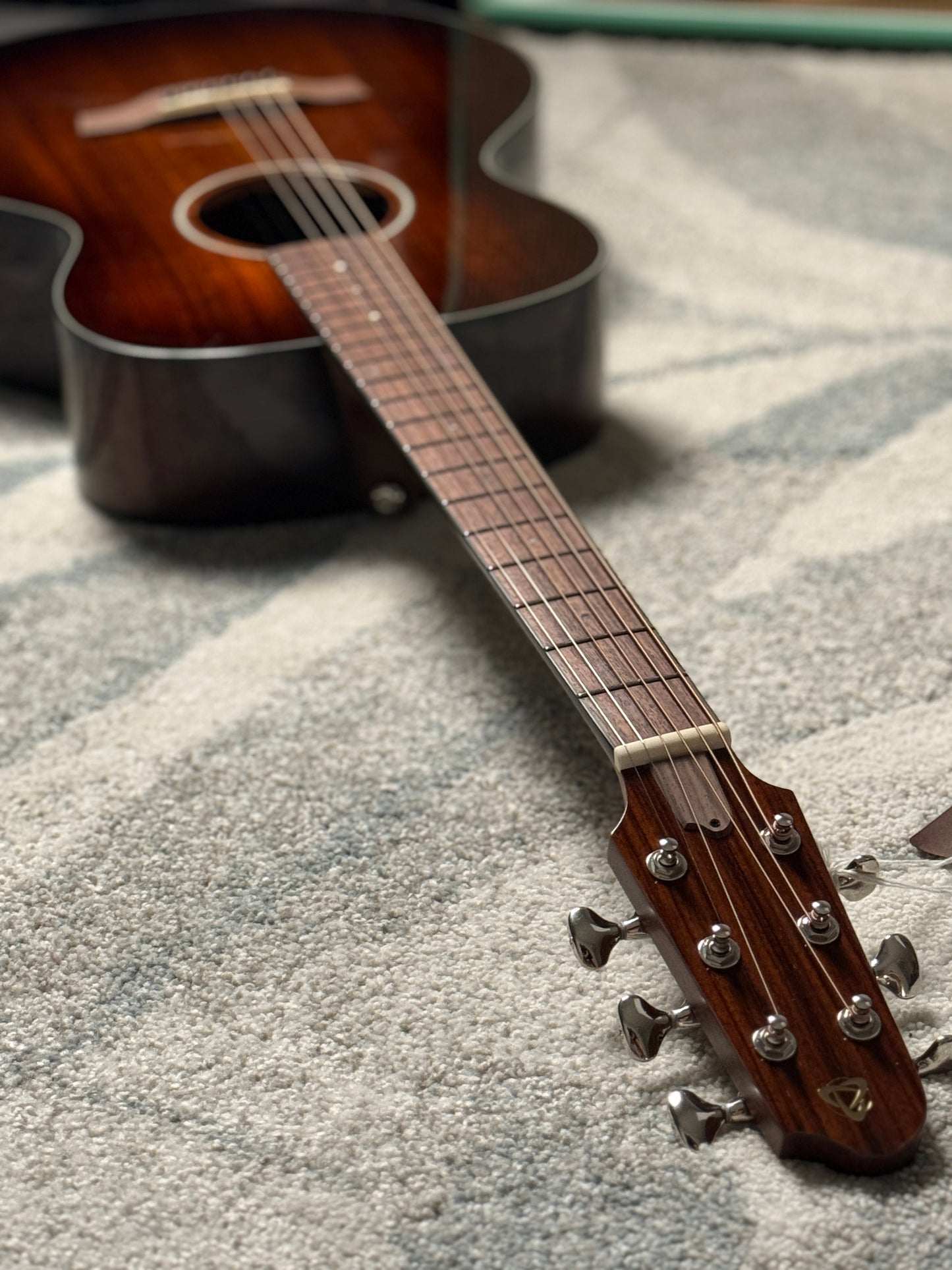 COVENANT 100R-T in Shaded Edgeburst with M2P Preamp