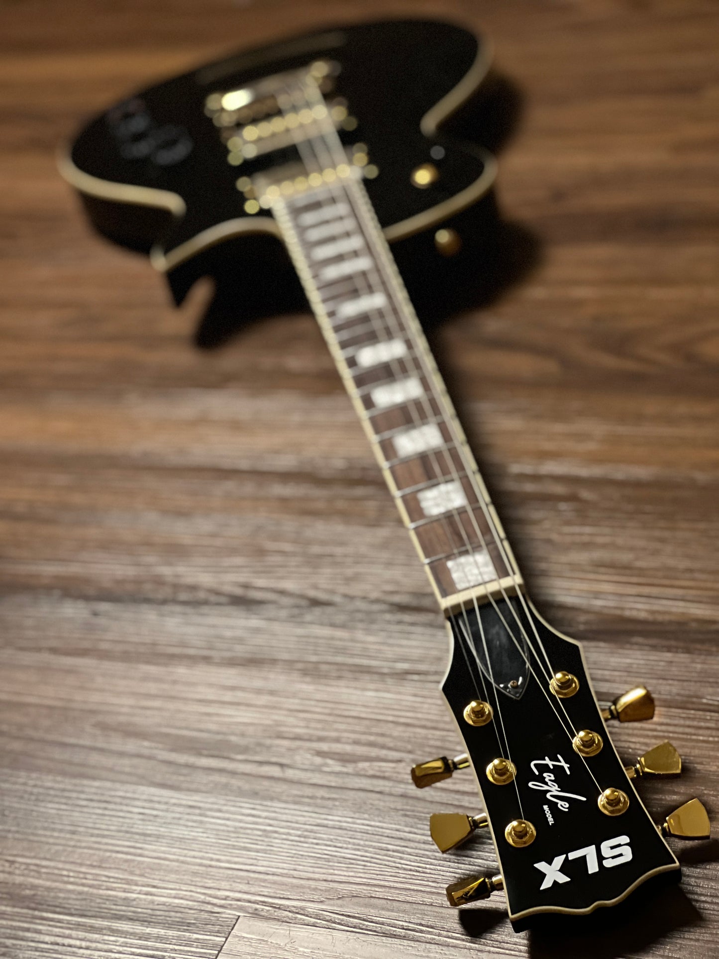 SLX Eagle Modern 24 in Black Gloss with RW FB and Gold Hardware