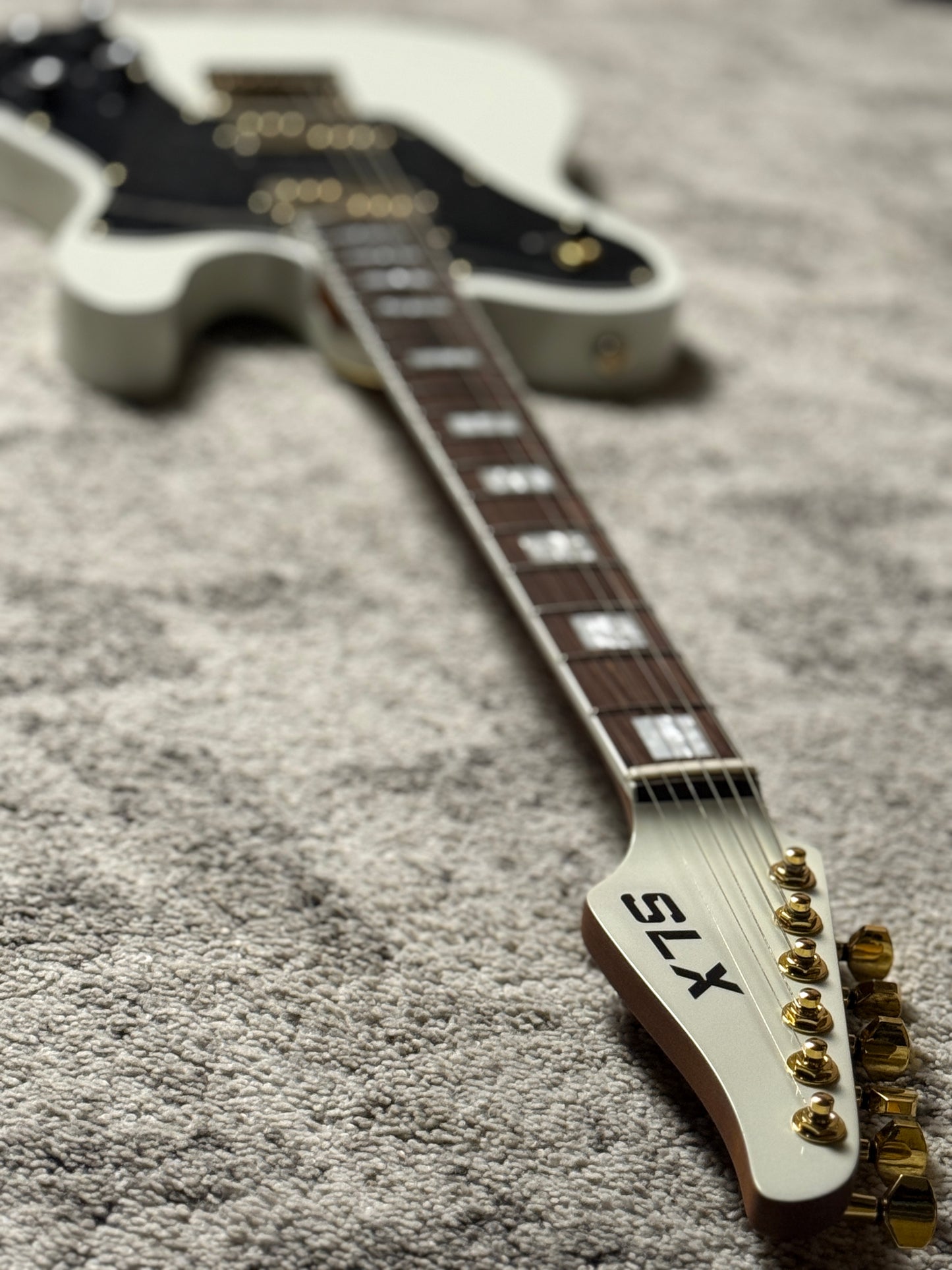 SLX Raven Deluxe HH in Olympic White with Rosewood FB