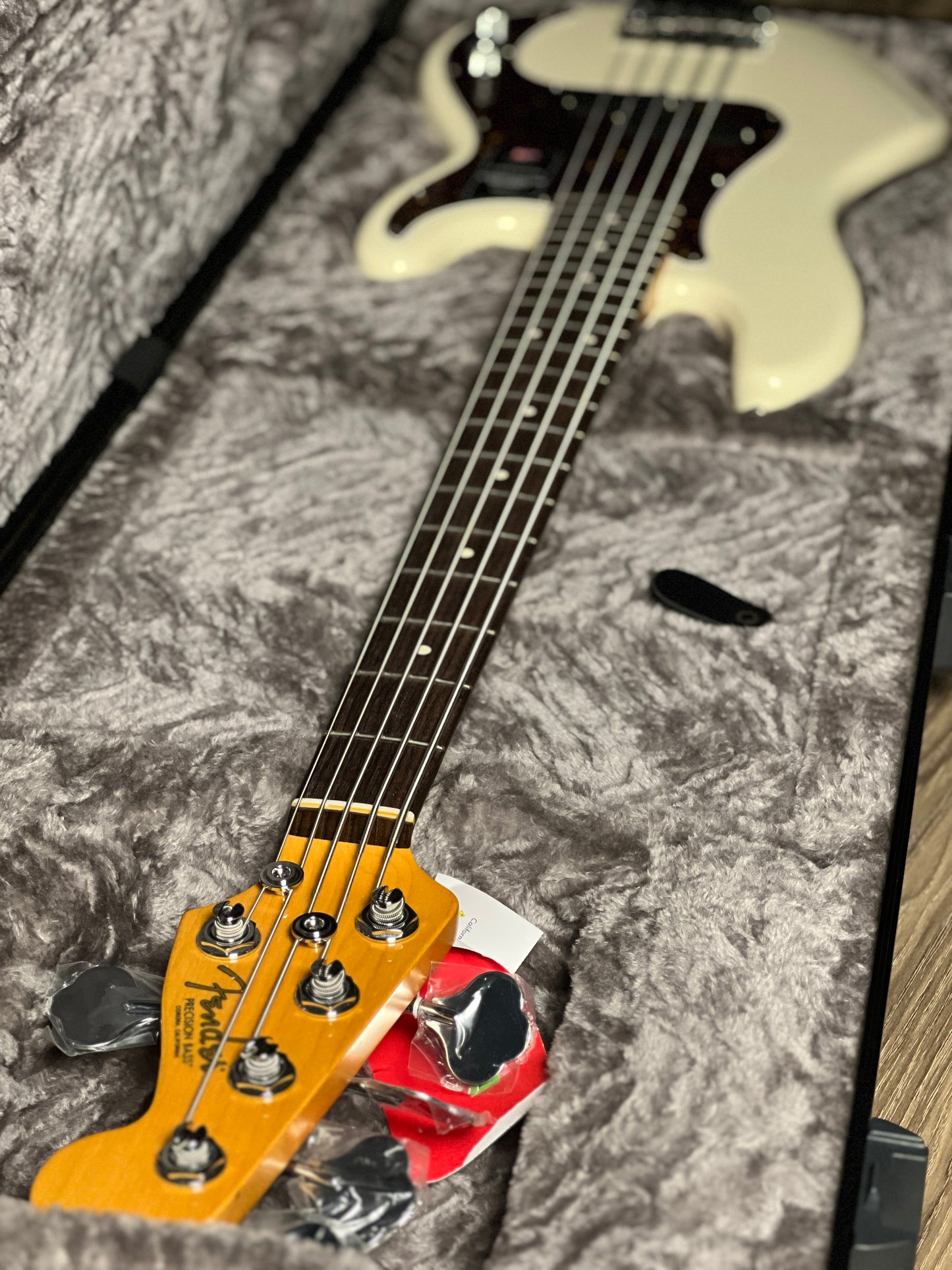 Fender American Professional II Precision Bass V with Rosewood FB in Olympic White