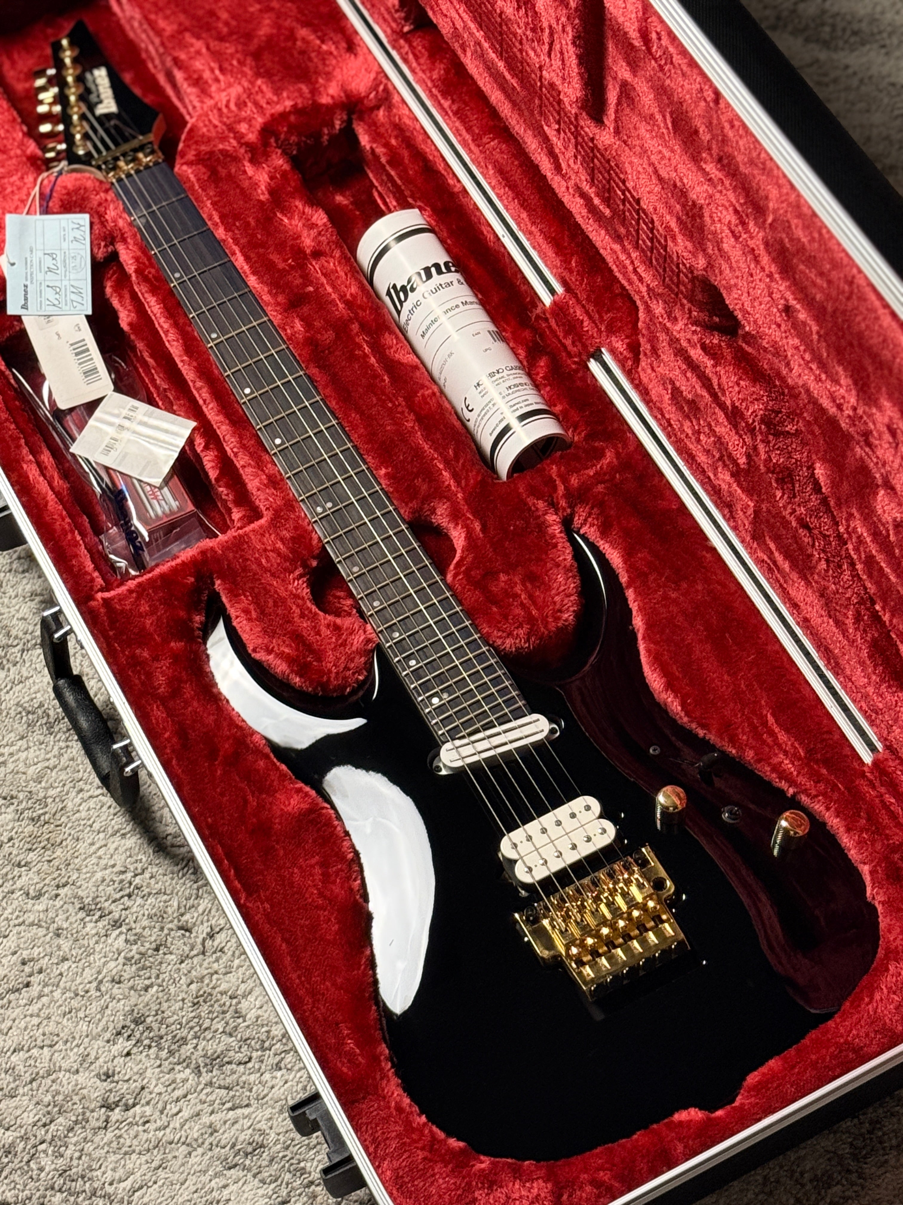 【本日限定価格 】Ibanez RT250 Bumblebeeリフィニッシュ Ibanez Axion Label RGA622XH with Case in Black F2524390