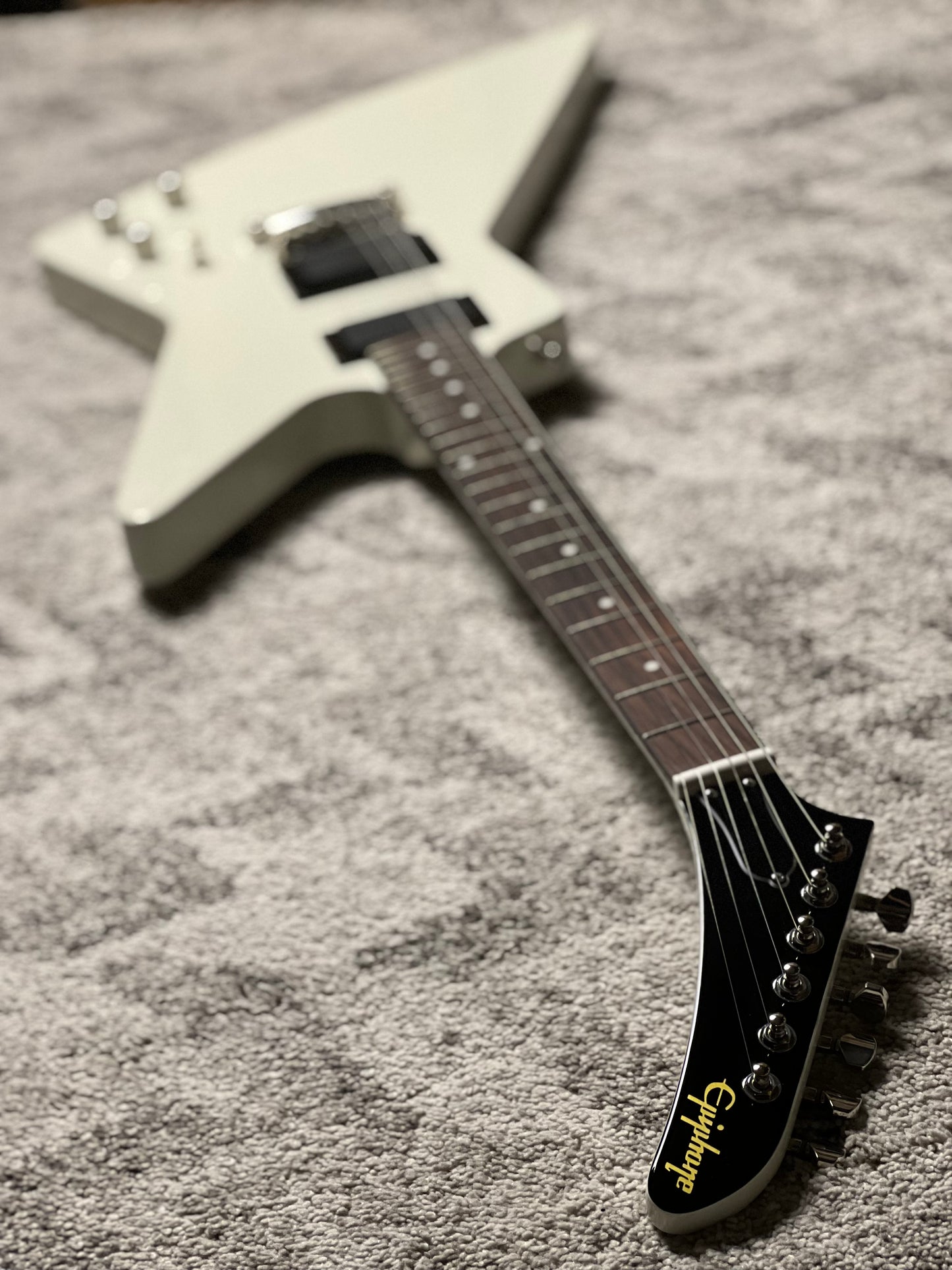 Epiphone Explorer 80s EMG in Classic White