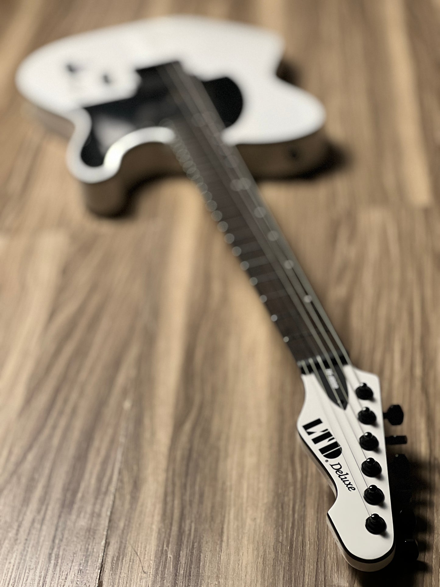 ESP LTD TE-1000 in Snow White