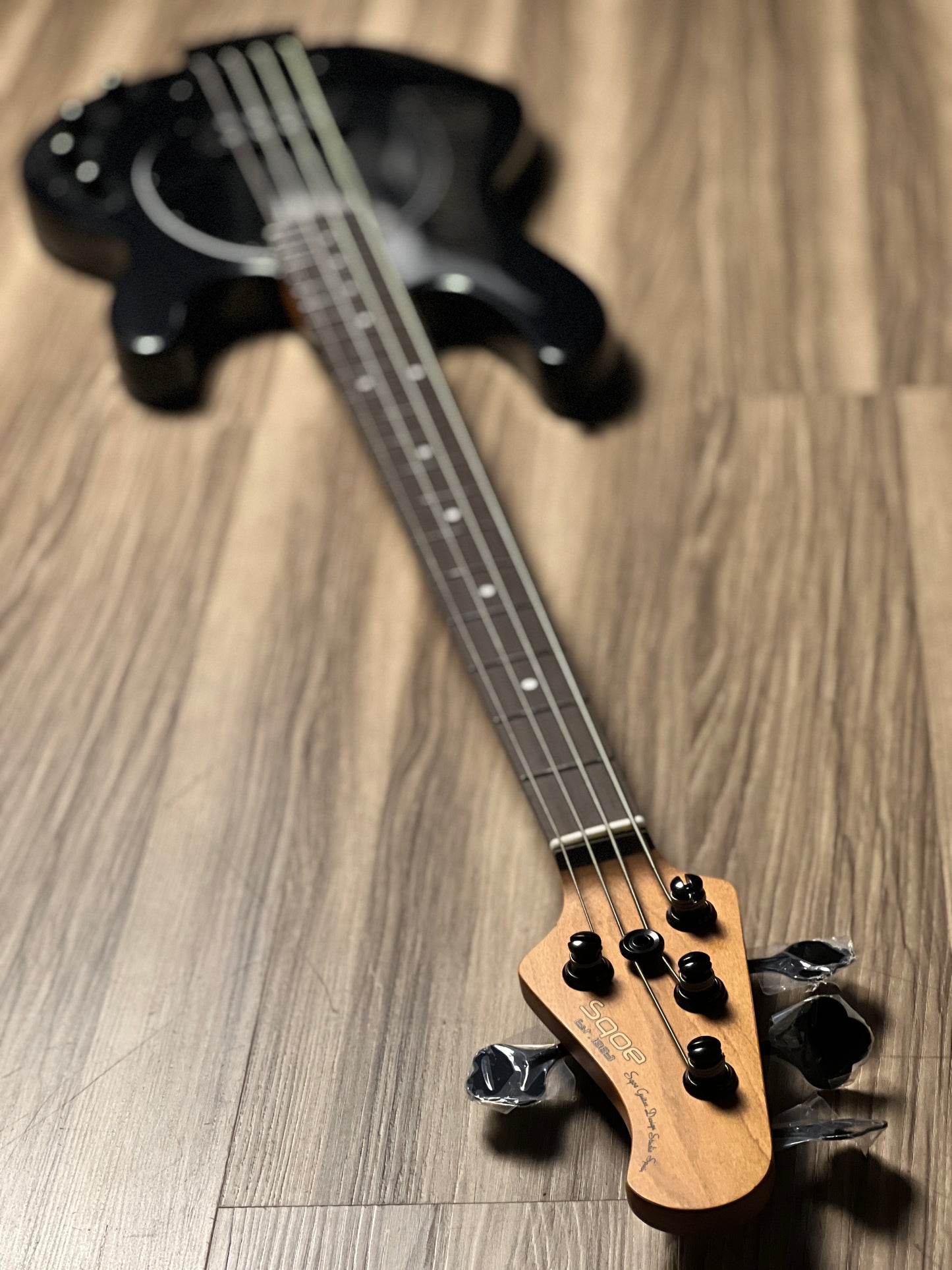SQOE SBMS200 MBK 4 String Bass in Metallic Black