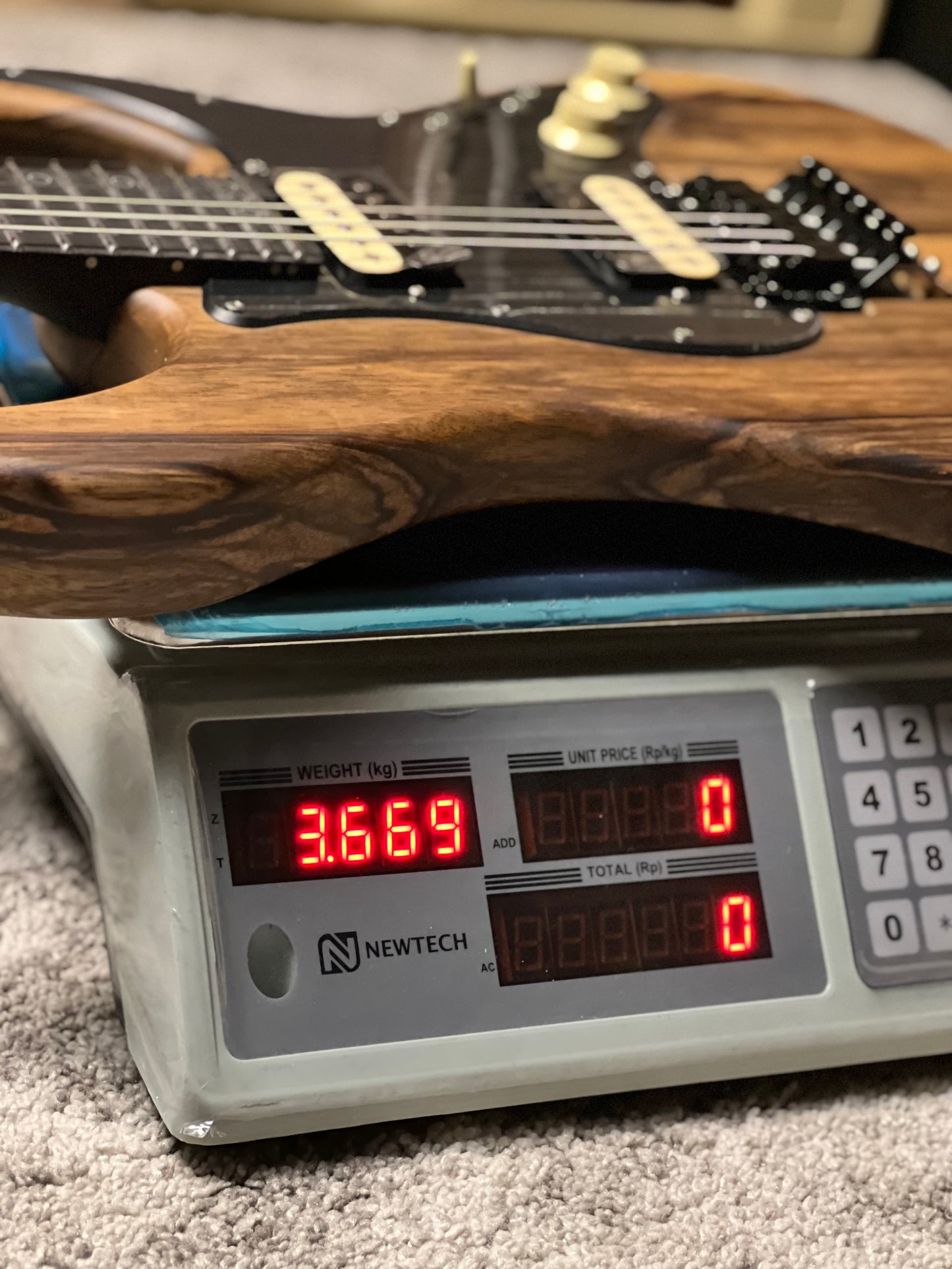 Schecter Sun Valley Super Shredder Exotic in Black Limba W26010855