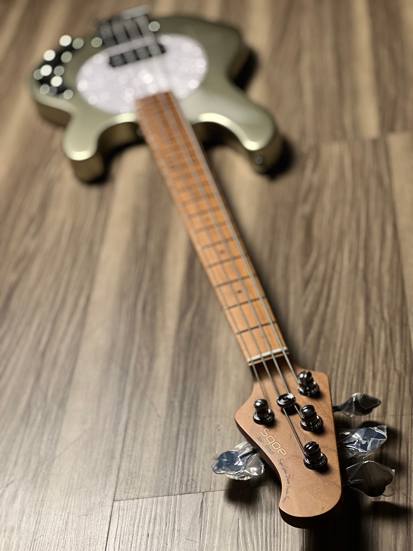 SQOE SBMS200 CA 4 String Bass in Silver Gray Metallic