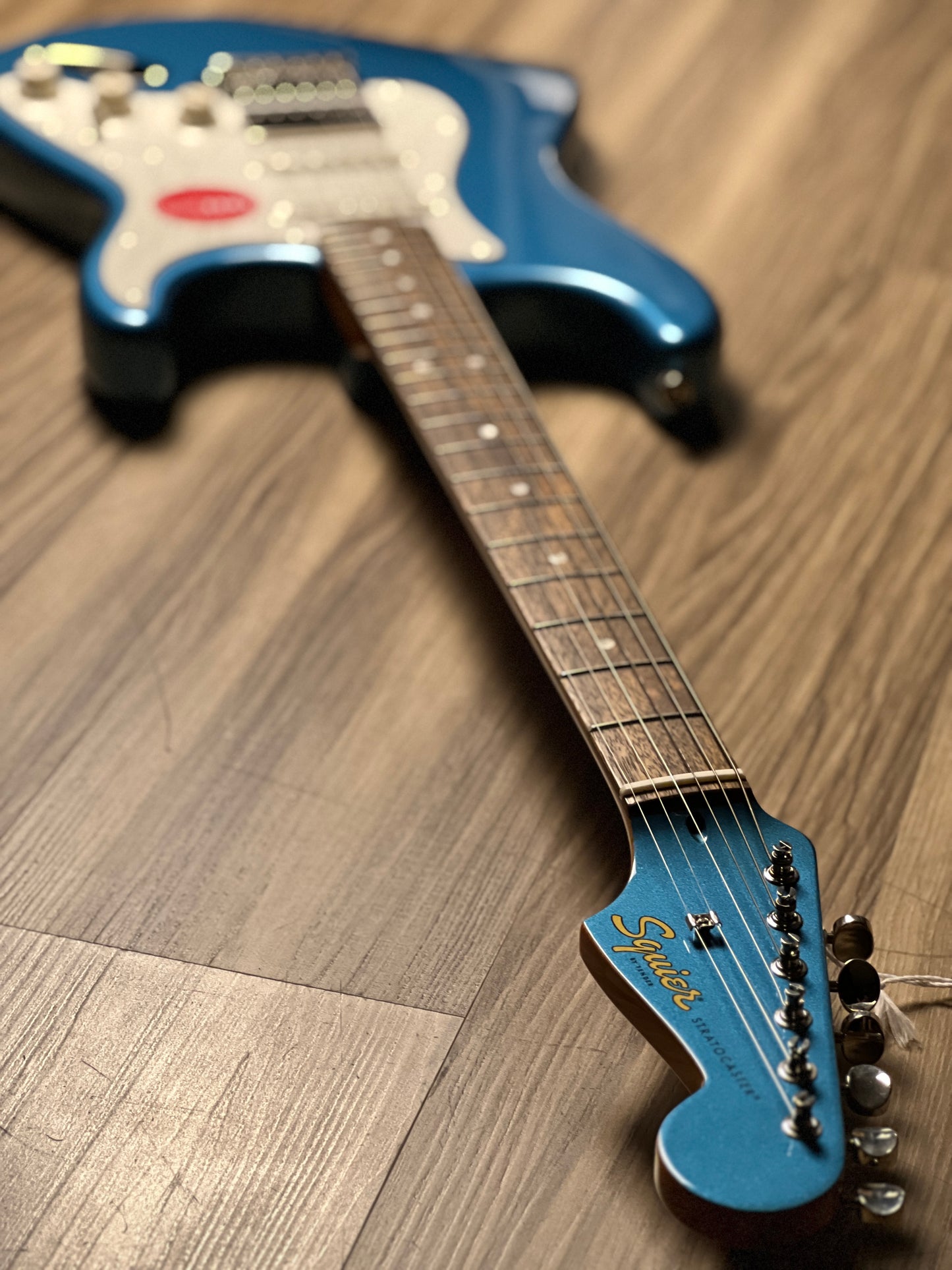 Squier Limited Ed Classic Vibe 60s Stratocaster HSS with Laurel FB in Lake Placid Blue