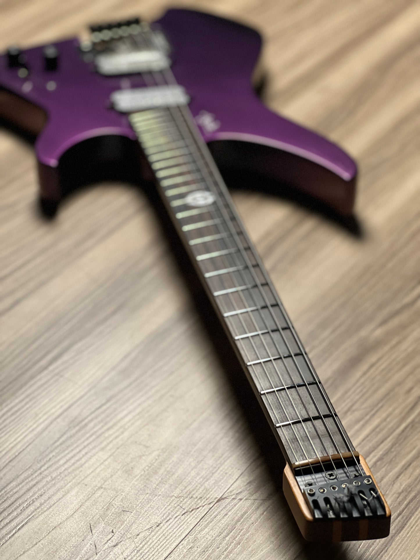 Aguda Black Hole in Chameleon with white pickups