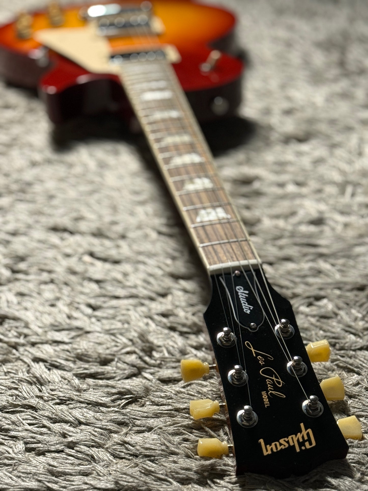 Gibson Les Paul Studio Cherry Sunburst with Gigbag 231140323