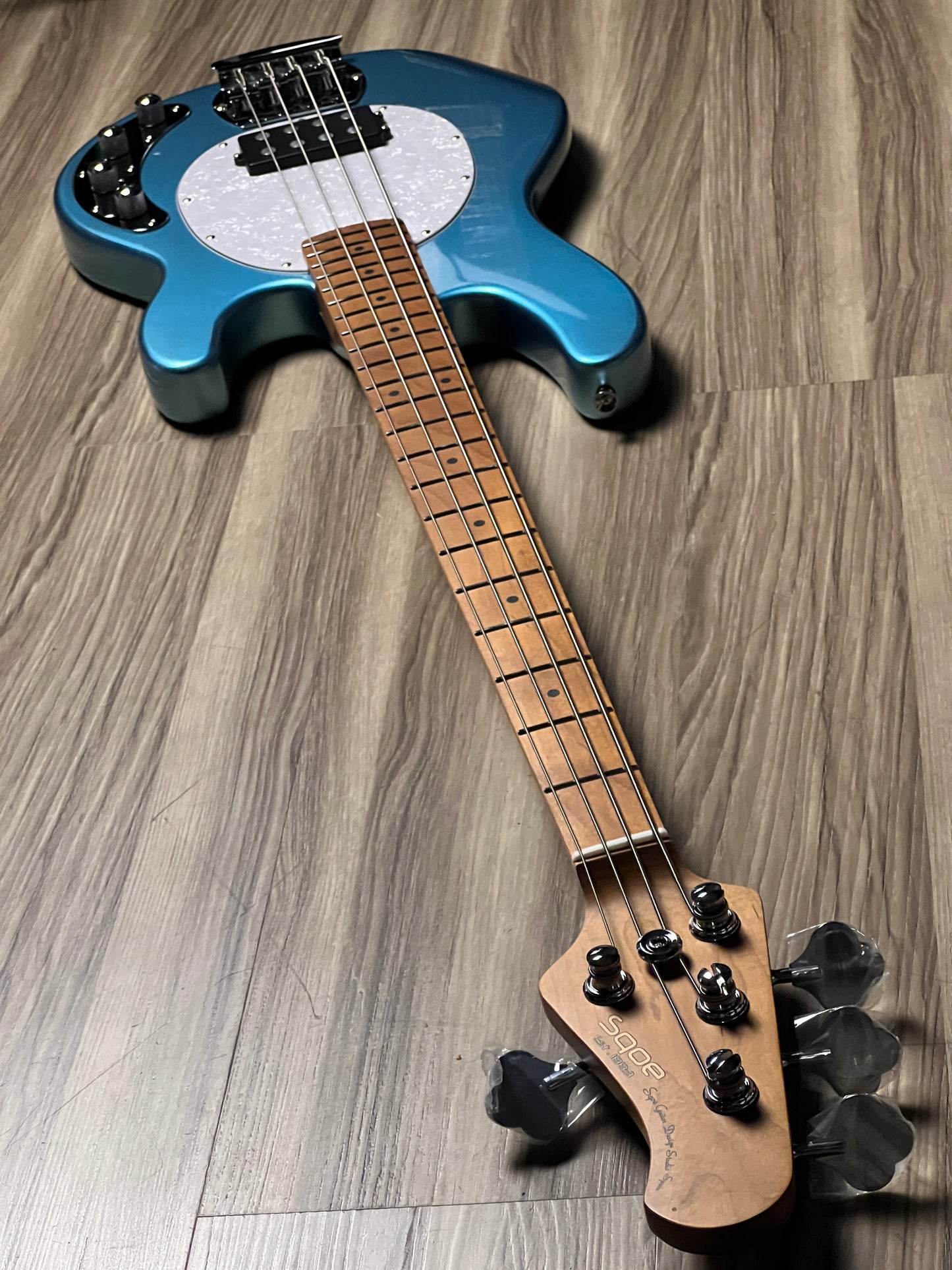 SQOE SBMS200 MBL 4 String Bass in Metallic Blue
