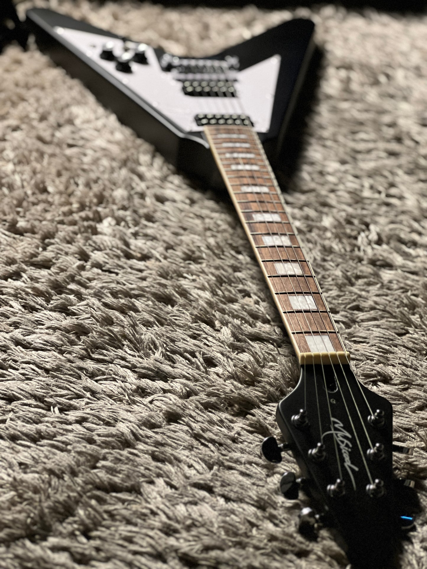 SLX Musicool 70s V Tribute in Satin Black