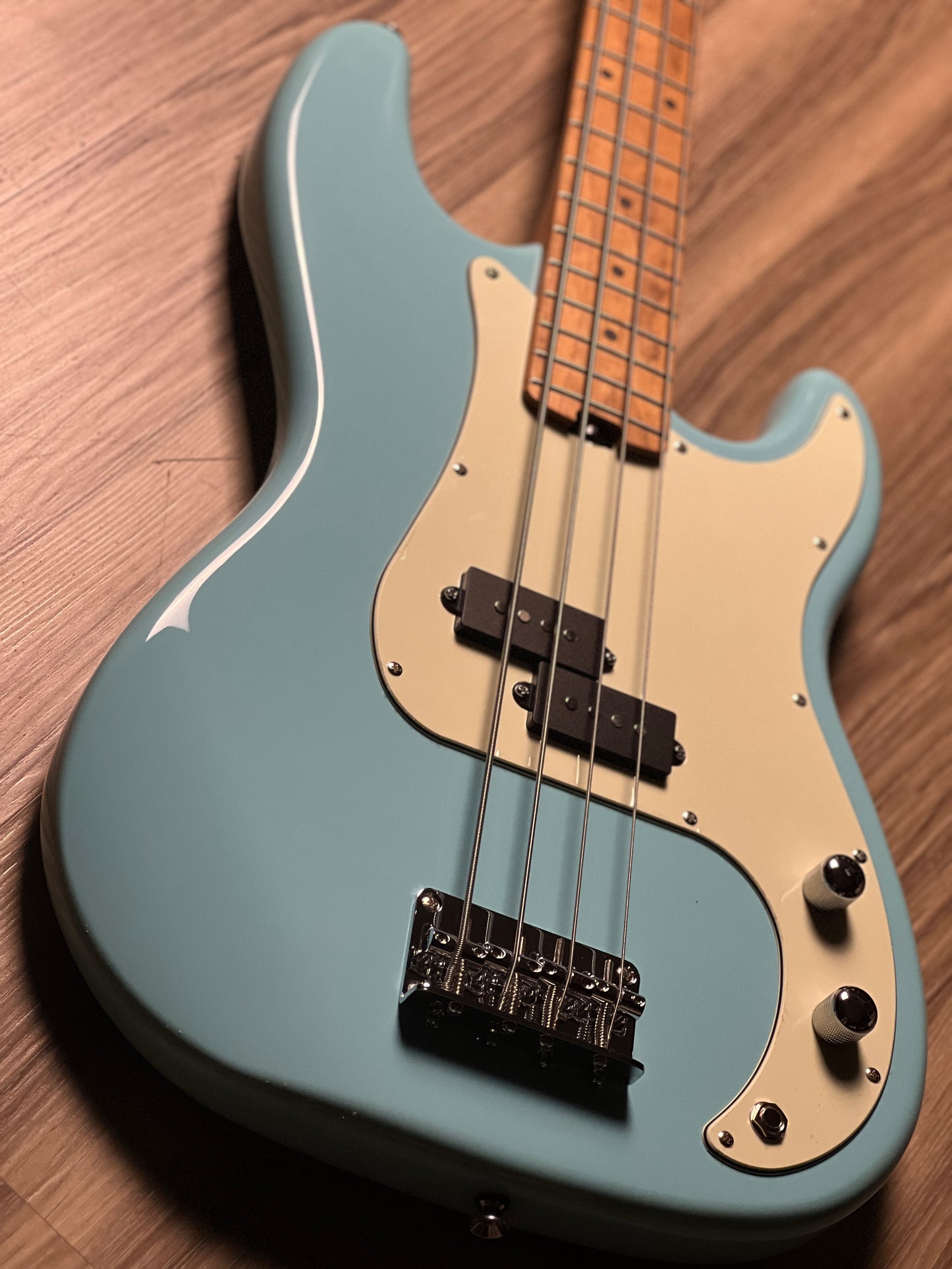 SQOE SPB600 Roasted Maple Series Bass in Sonic Blue