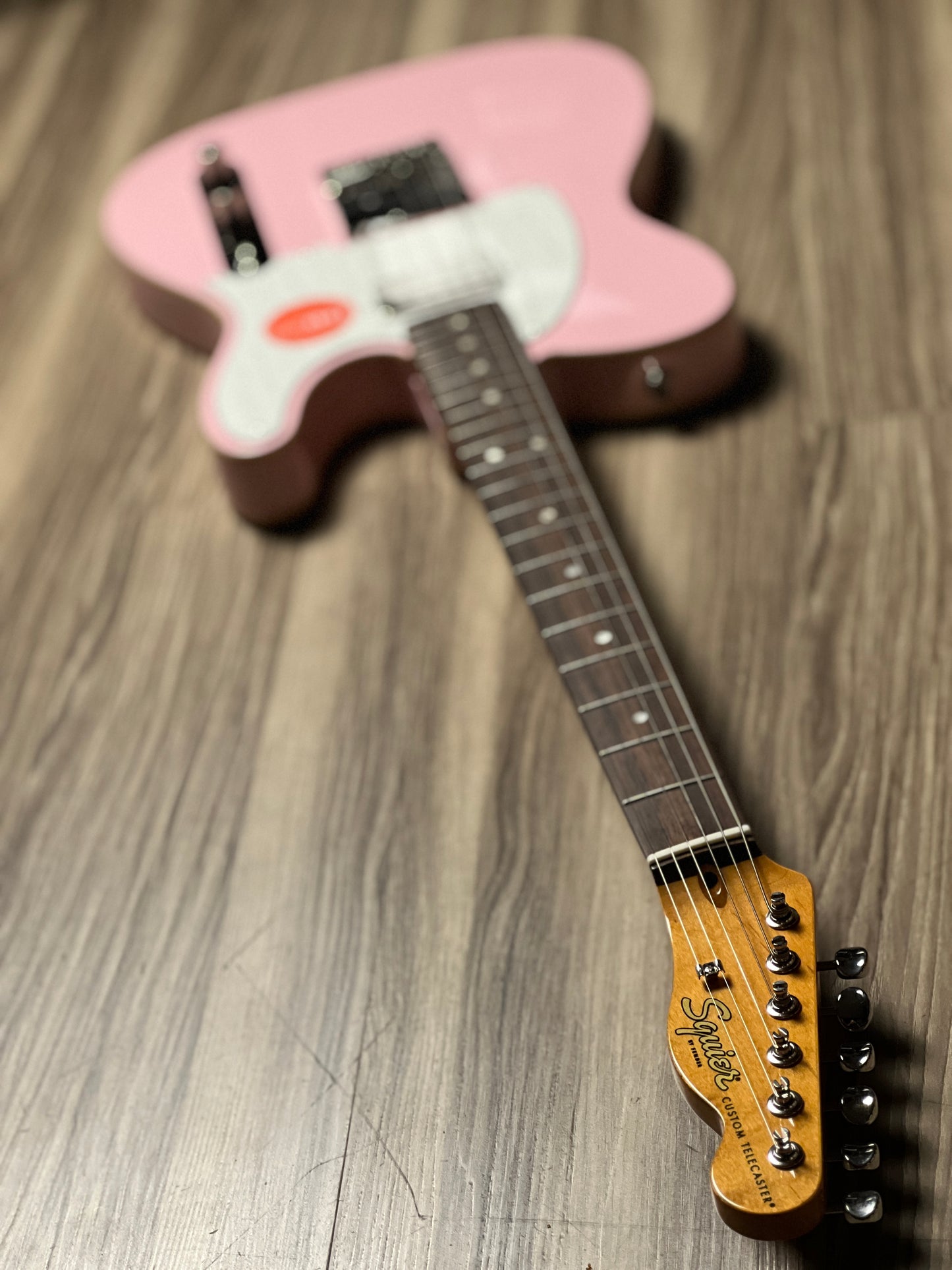 Squier FSR Classic Vibe 60s Custom Telecaster with Laurel FB in Shell Pink