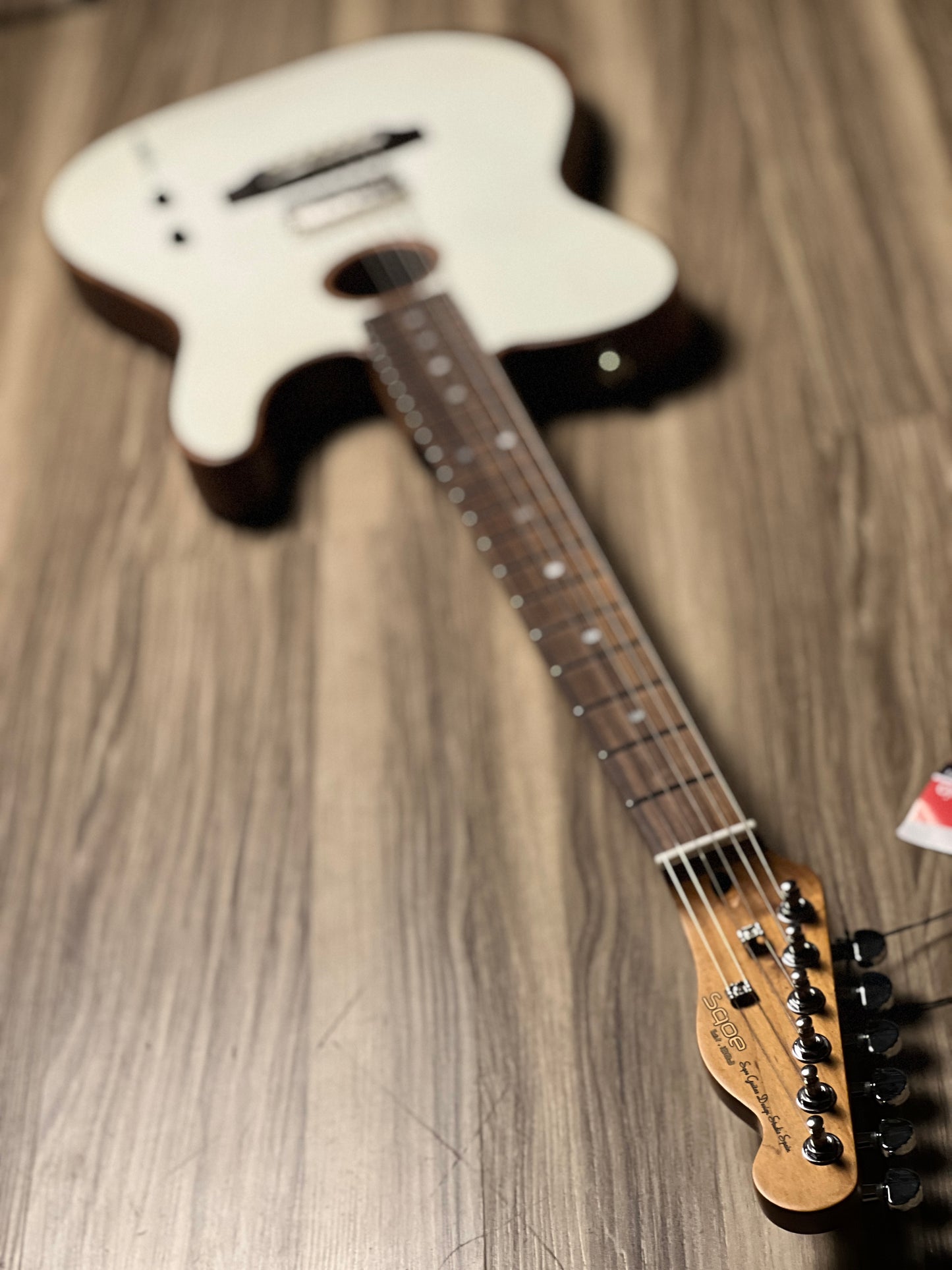 SQOE SEAE910 WH in White Acoustasonic Series