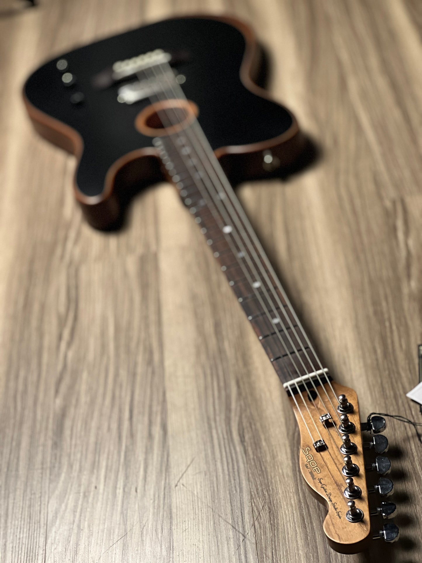 SQOE SEAE910 BK in Cosmic Black Acoustasonic Series