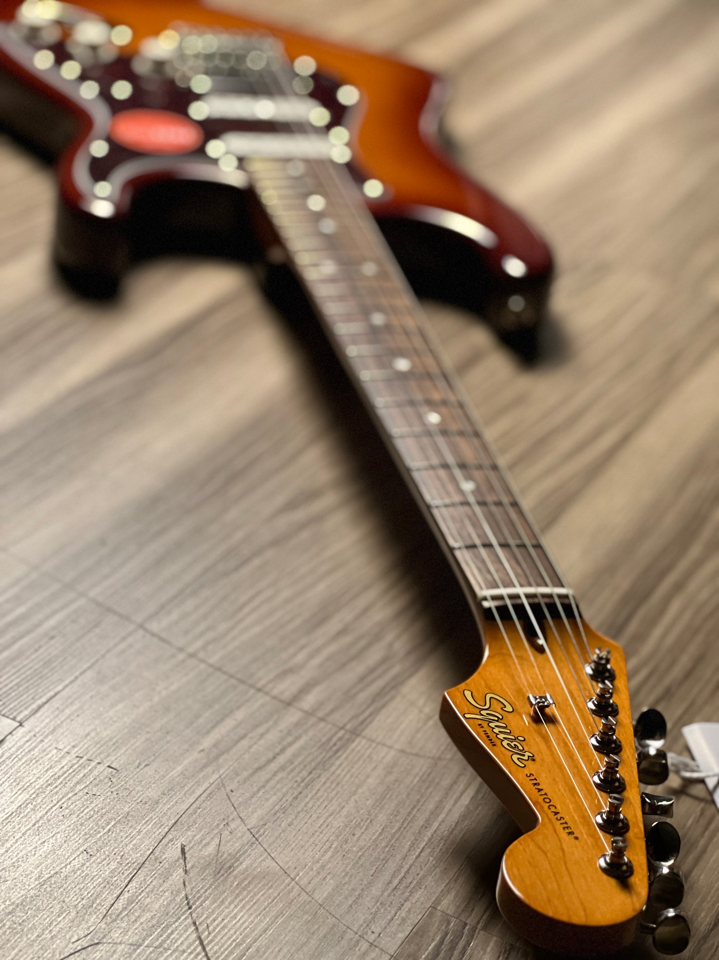 Squier Ltd Ed Classic Vibe 60s Stratocaster HSS with Laurel FB in Sienna Sunburst