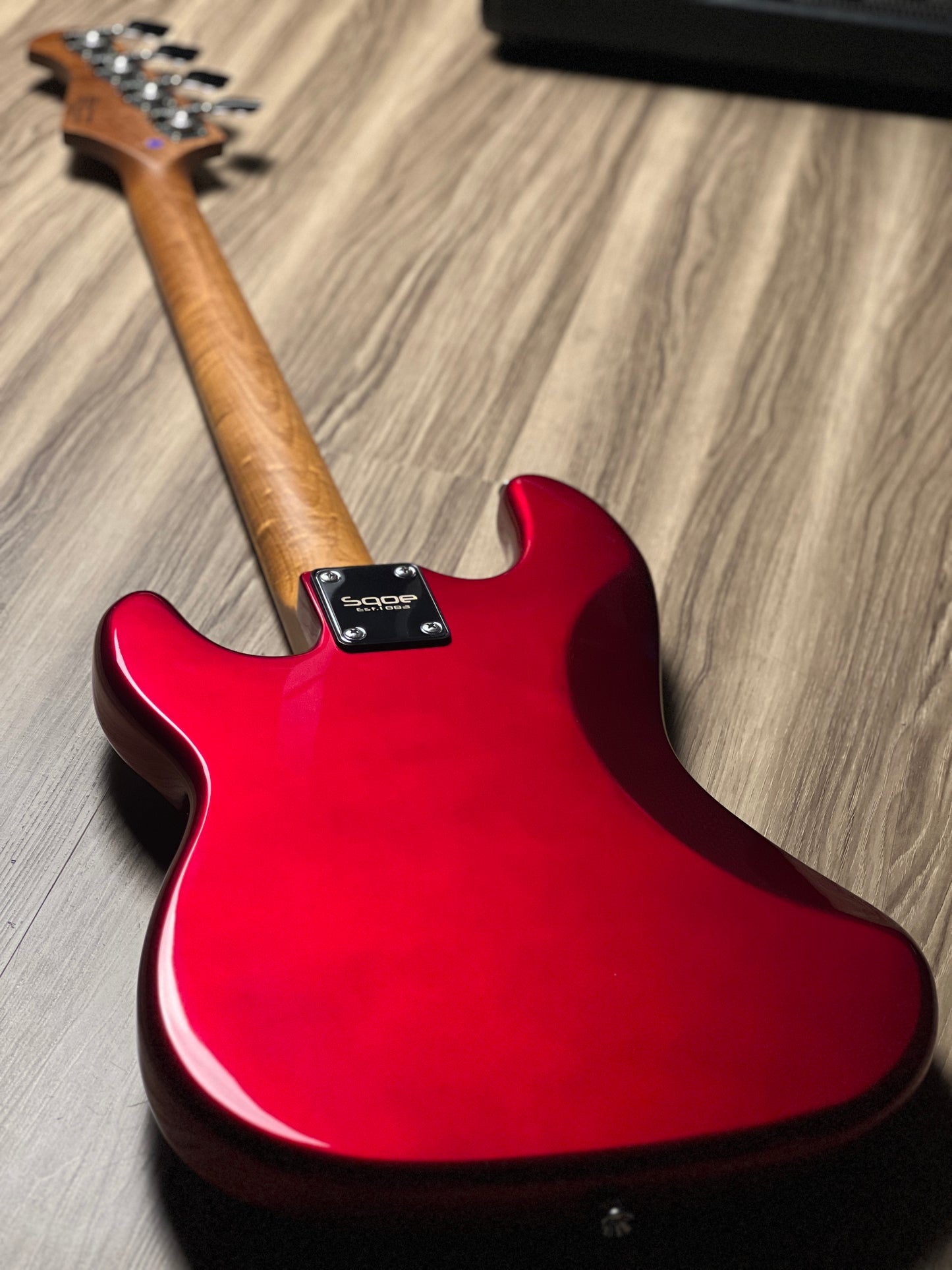 SQOE SPB600 Roasted Maple Series Bass in Candy Apple Red