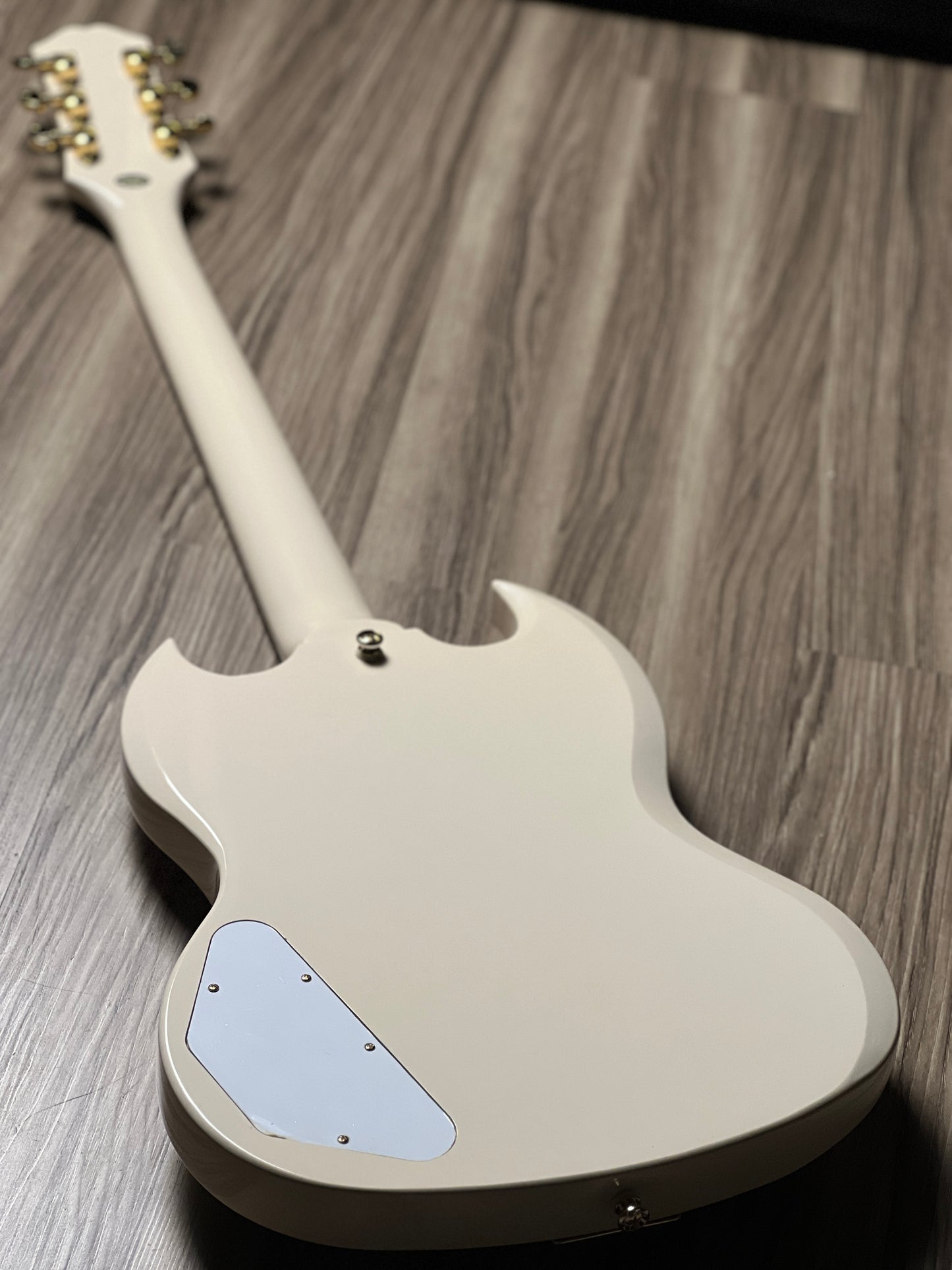 Epiphone SG Custom - 3 Pickup with Maestro in Classic White