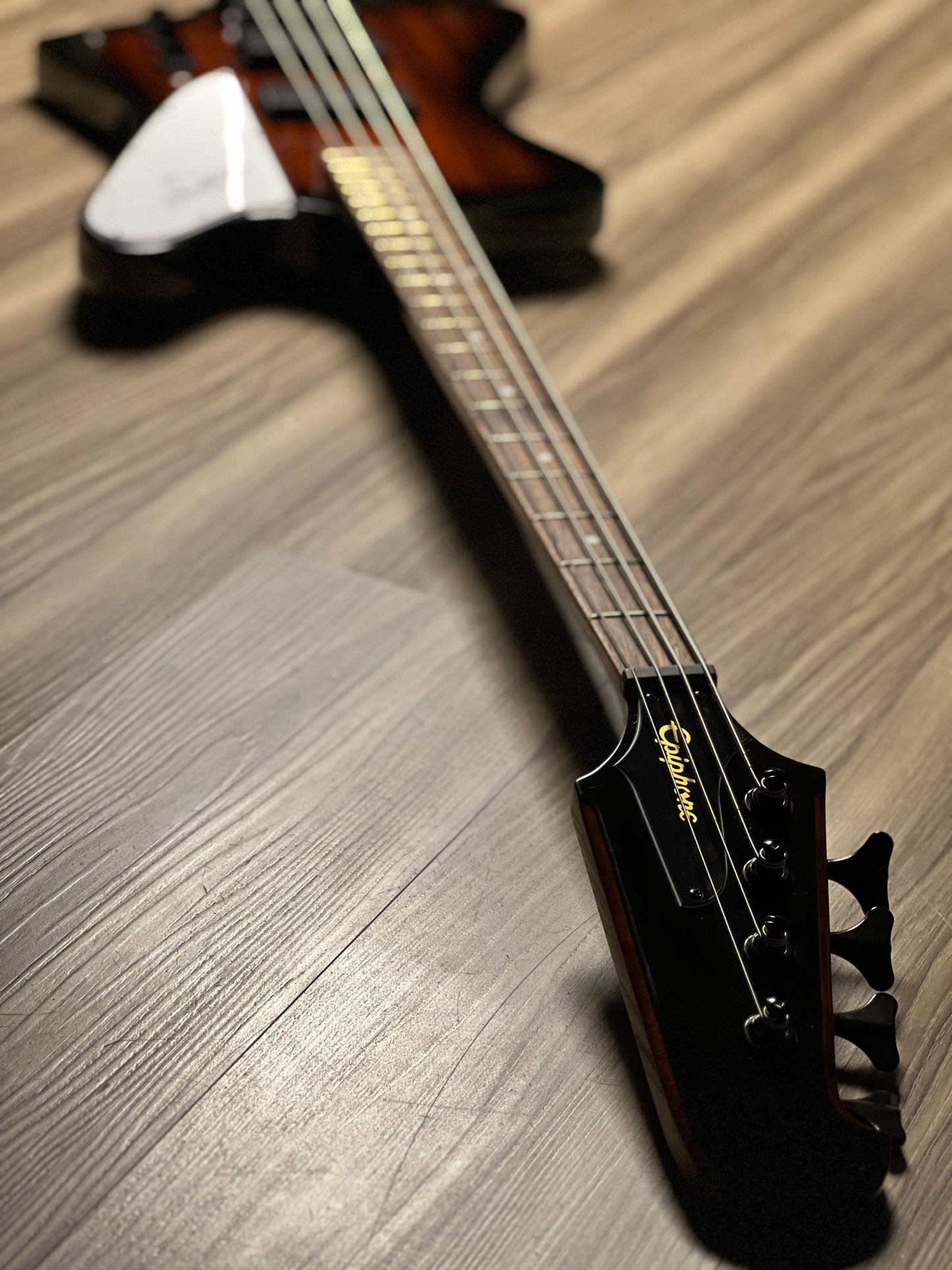 Epiphone Thunderbird E1 Bass in Vintage Sunburst