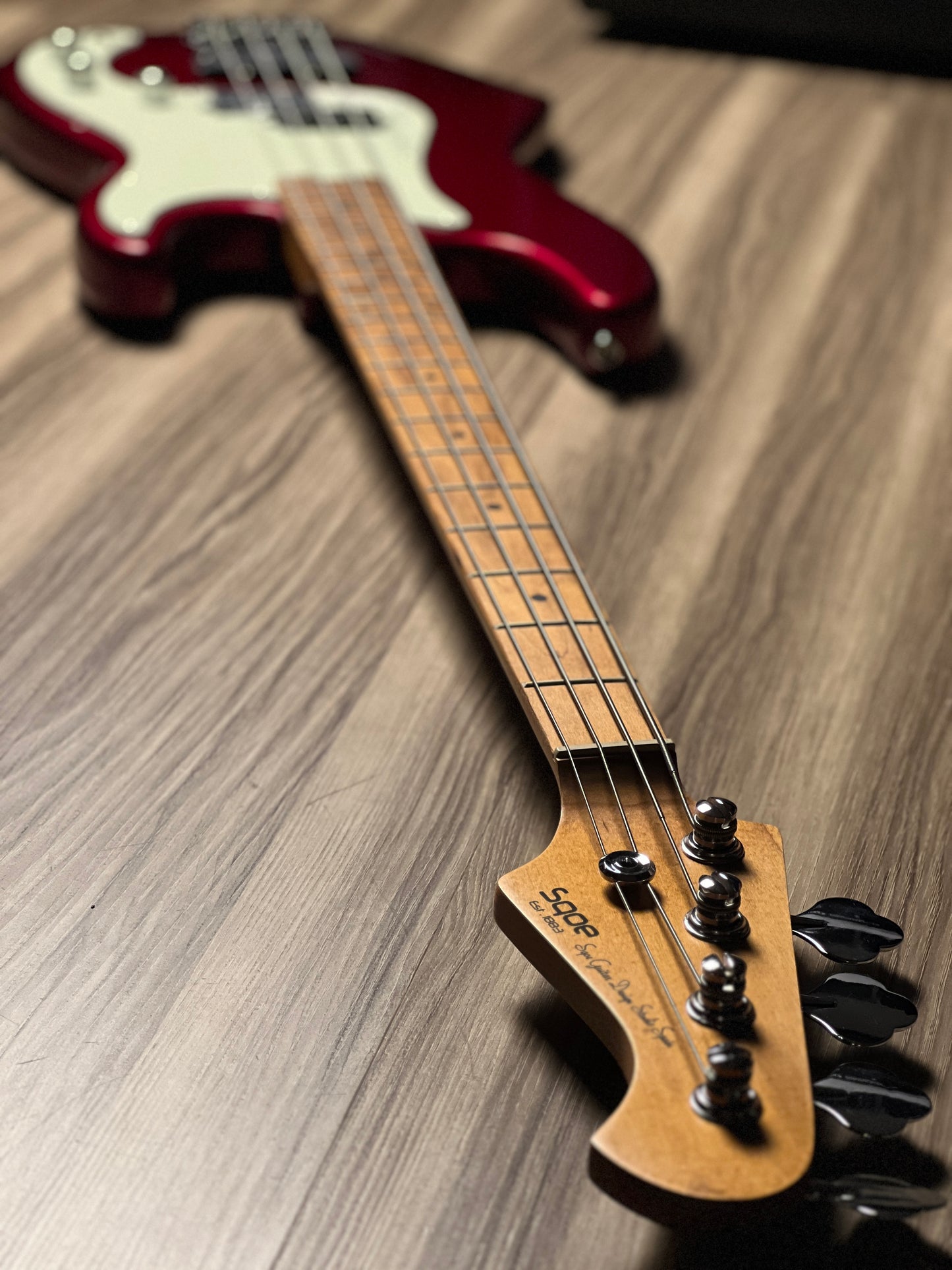 SQOE SPJ600 Roasted Maple Series Bass in Candy Apple Red