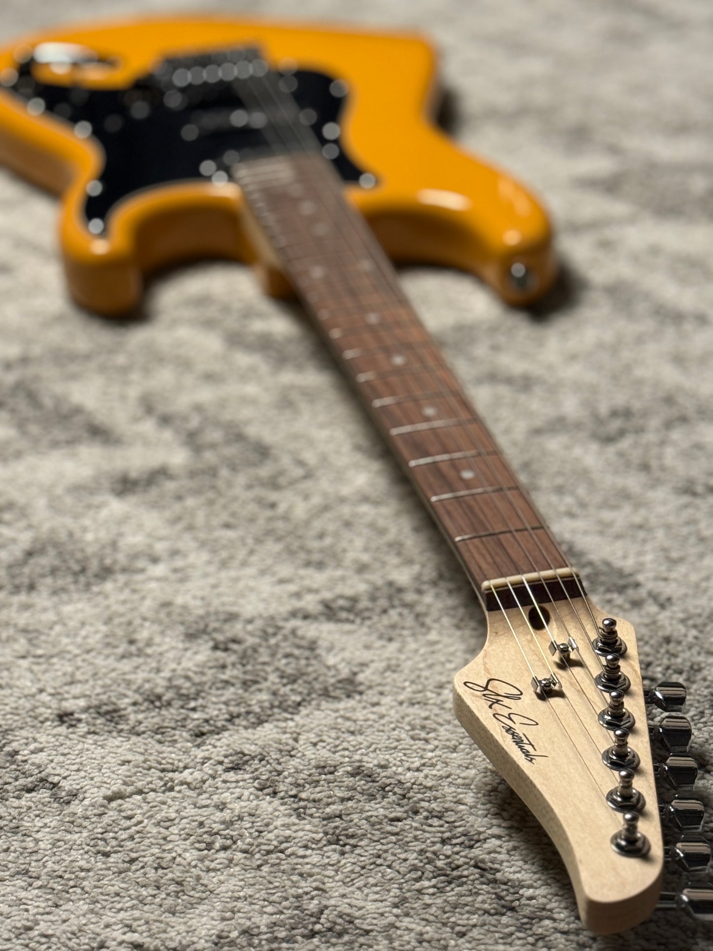 SLX Hawk Classic Essentials 22 HSS with Rosewood FB in in Graffiti Yellow