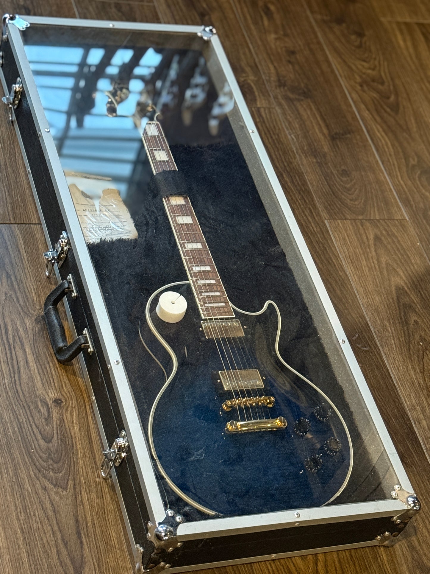 MOD Case Display Case With Aluminium Frame for Electric Guitars with Wall Mounting Kit