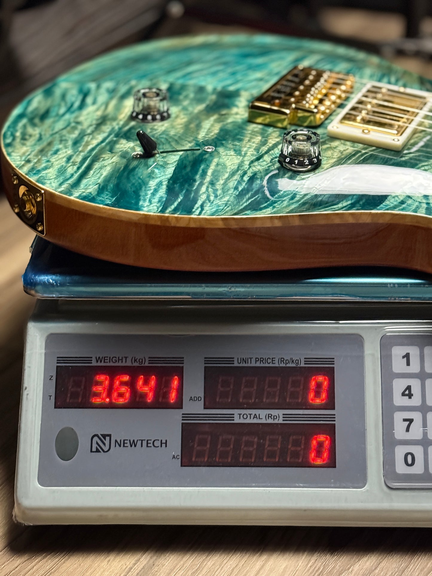 SLX Imperial 24 HH with 5A Solid Flame Top in Trampas Green with Gold Hardware