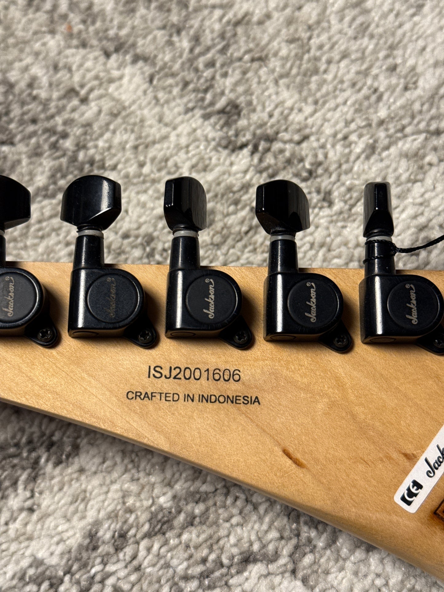 Jackson Pro Series Soloist SL2M - สีแดงเมทัลลิก