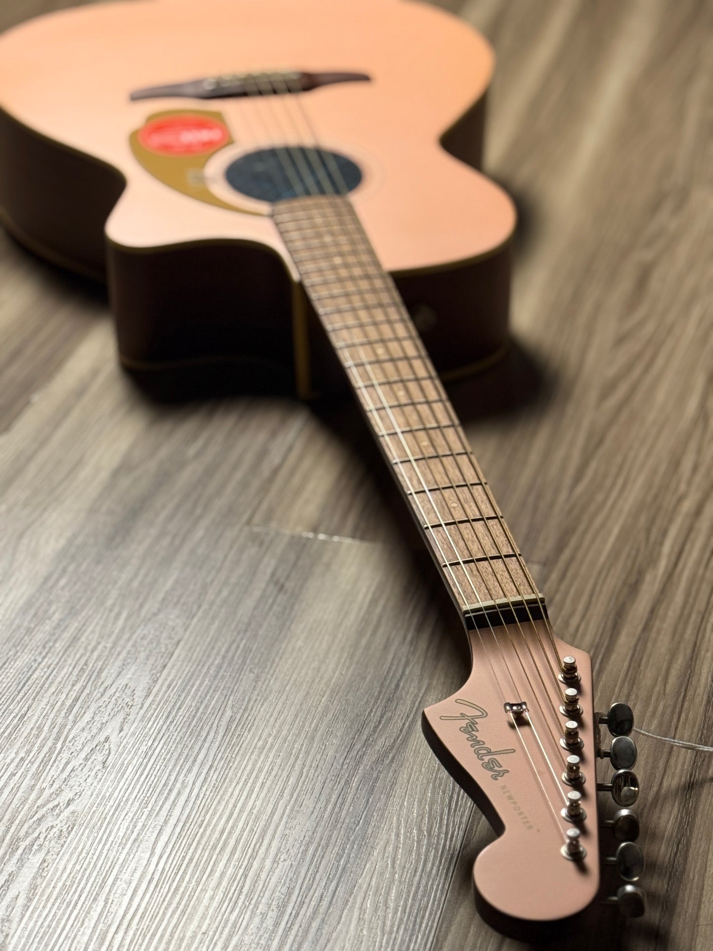 Fender FSR California Newporter Player Medium-Sized with Walnut FB in Shell Pink