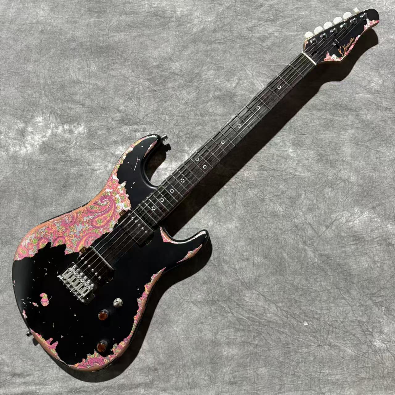 Dhatarattha Performance DST HH in Black Over Pink Paisley with RW FB Nitro Relic (Covered Pickups)