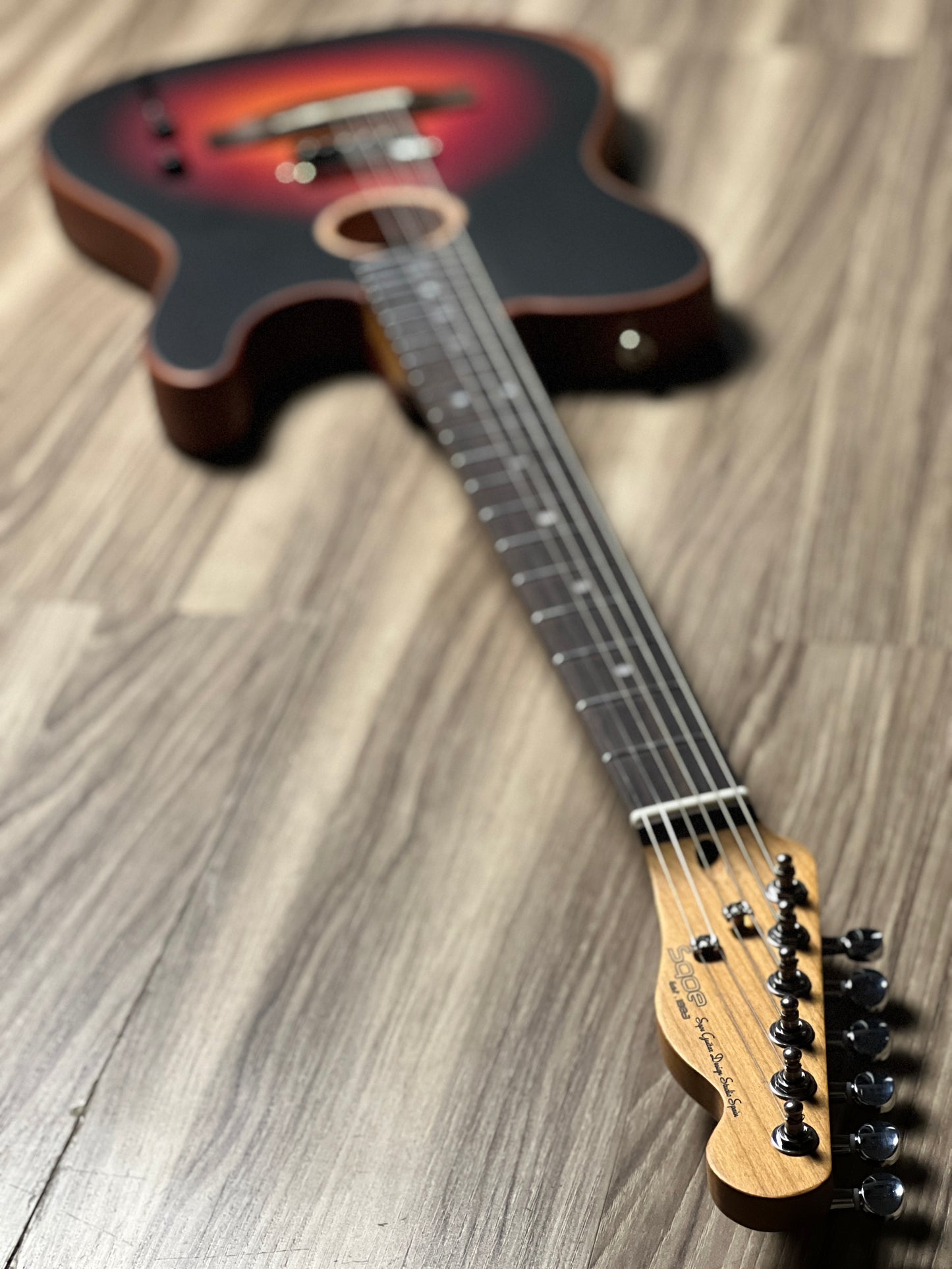SQOE SEAE910 SB in Sunburst Acoustasonic Series