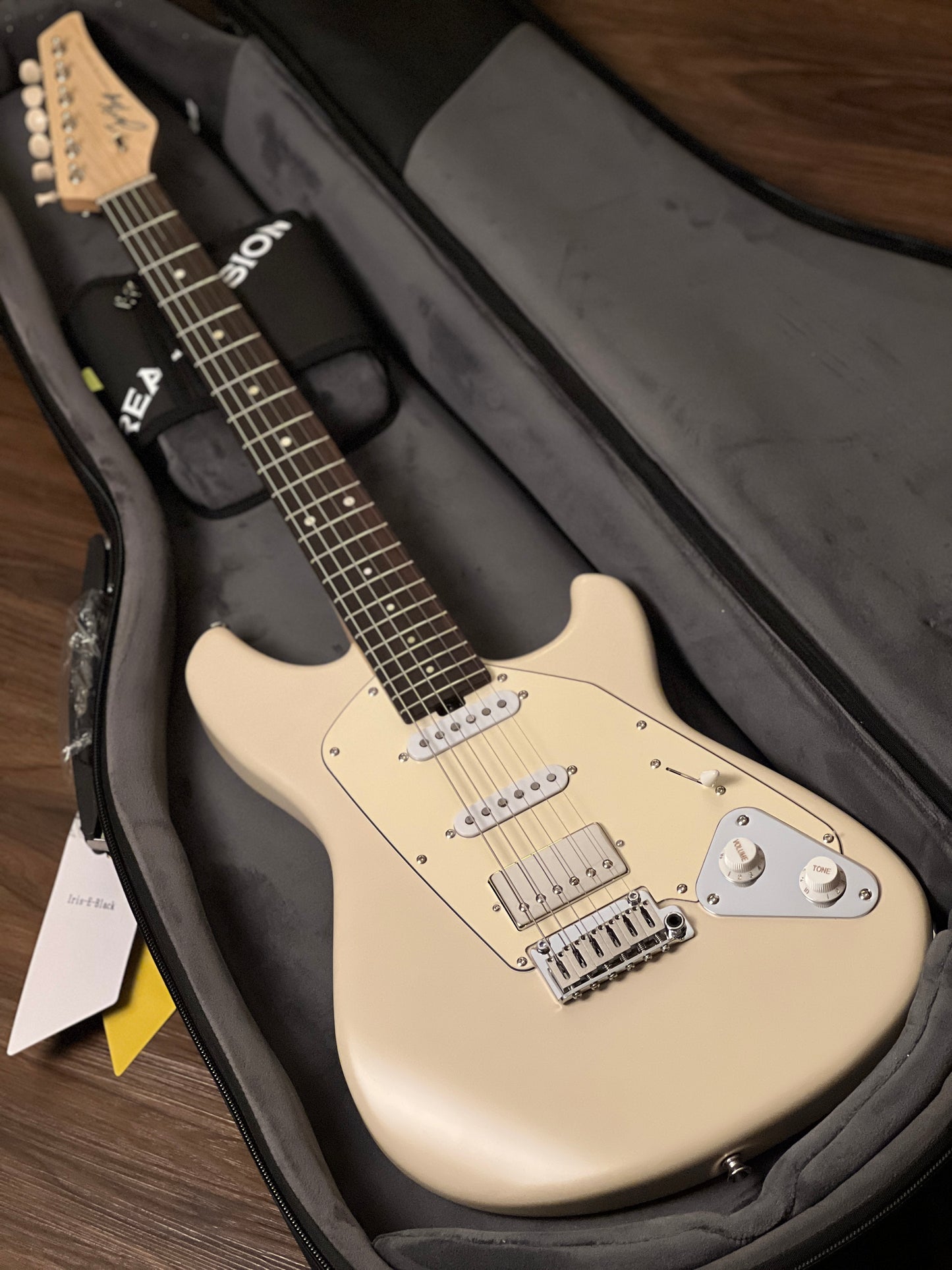 Aguda Jerry King Studio Deluxe in Silk White