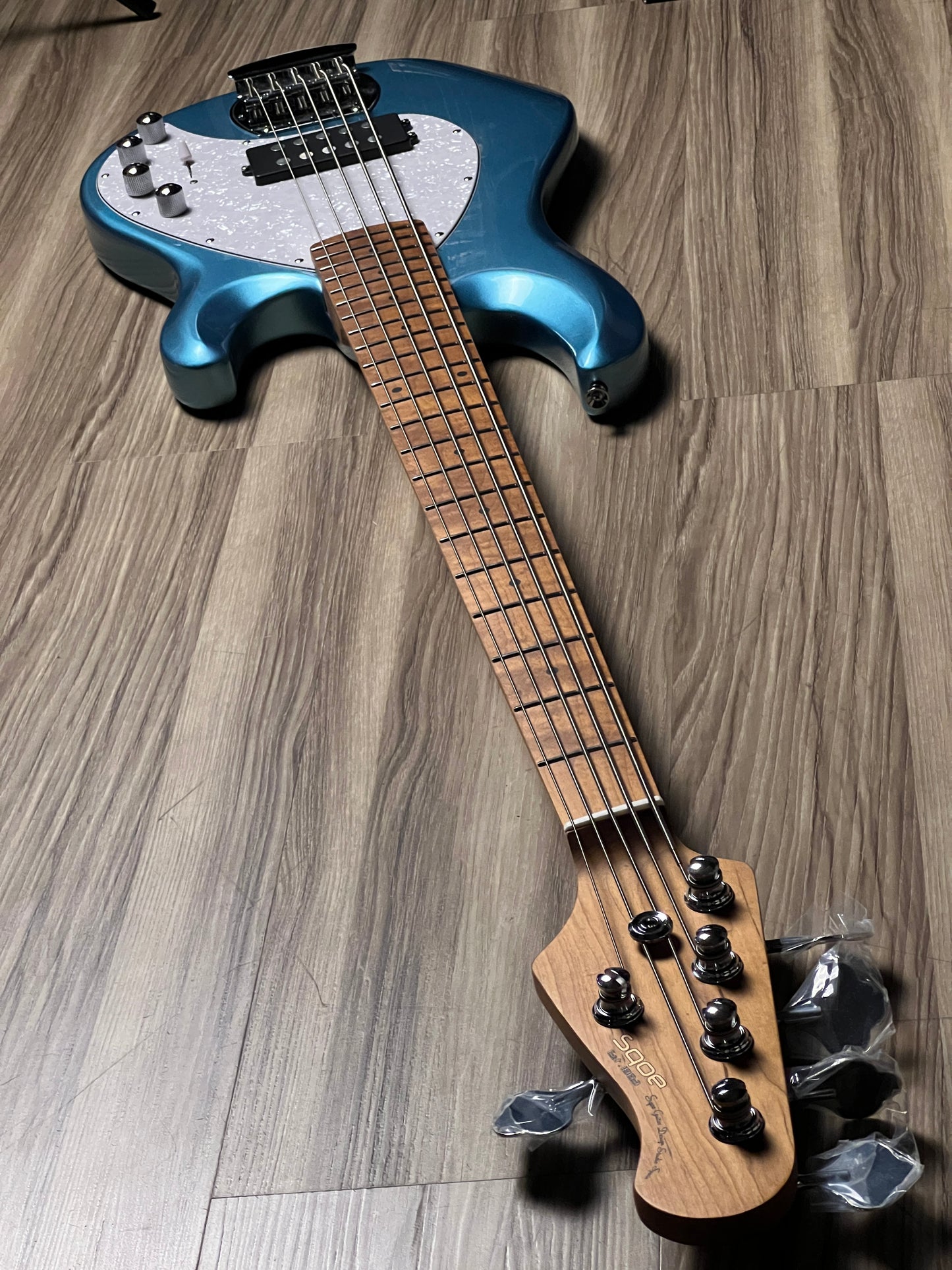 SQOE SBMS500 MBL 5 String Bass in Metallic Blue