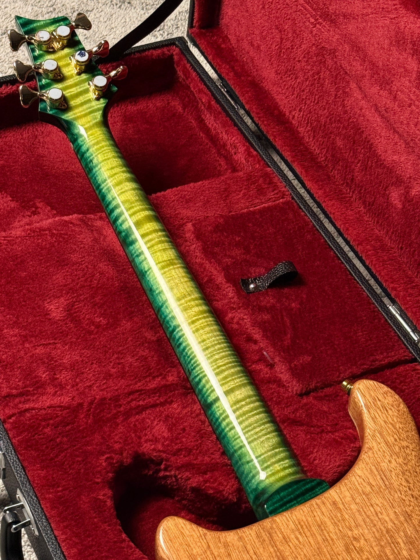 SLX Imperial 24 HH with 5A Solid Flame Top in Laguna Glow with Gold Hardware