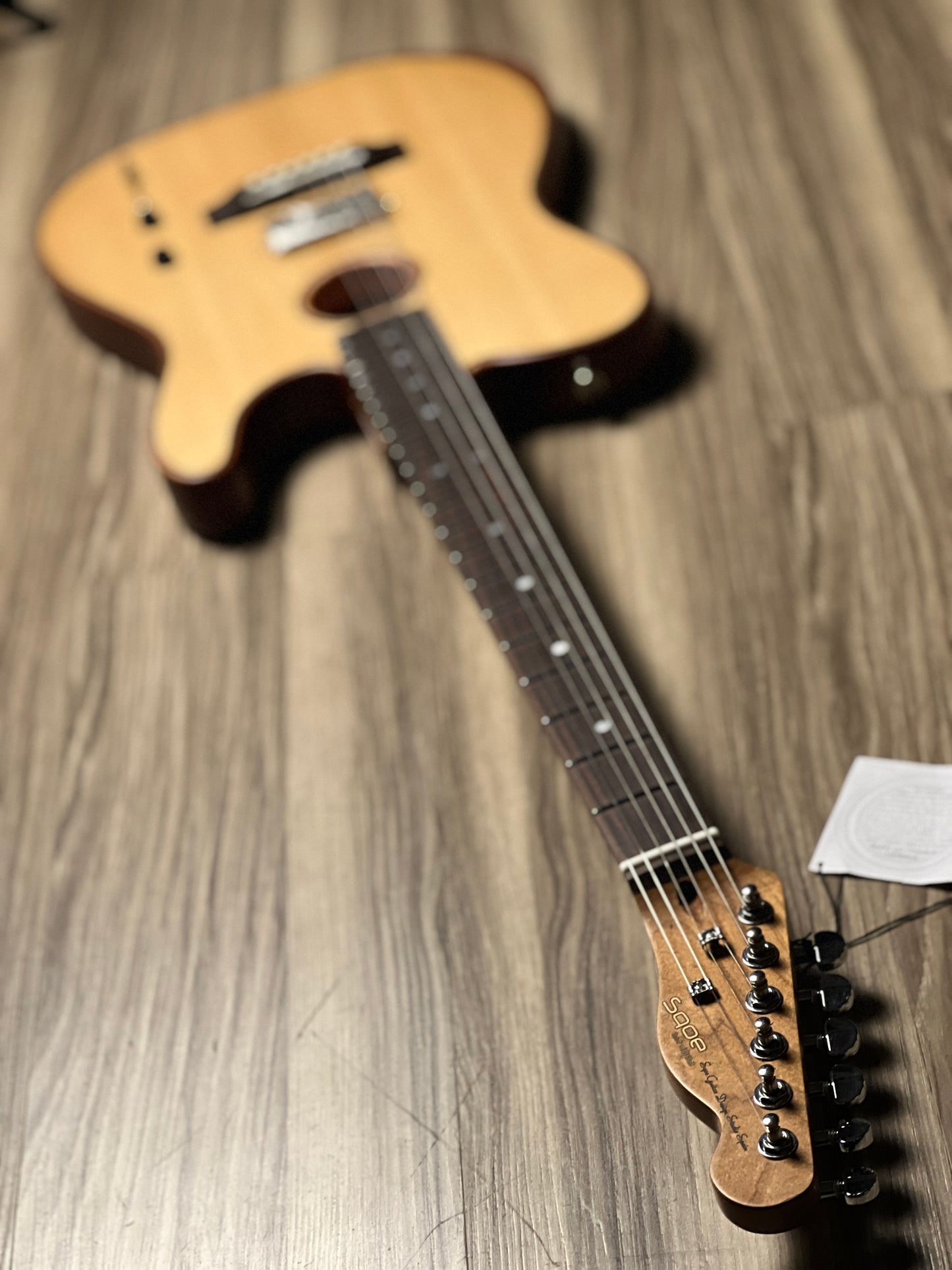 SQOE SEAE910 NA in Natural Acoustasonic Series