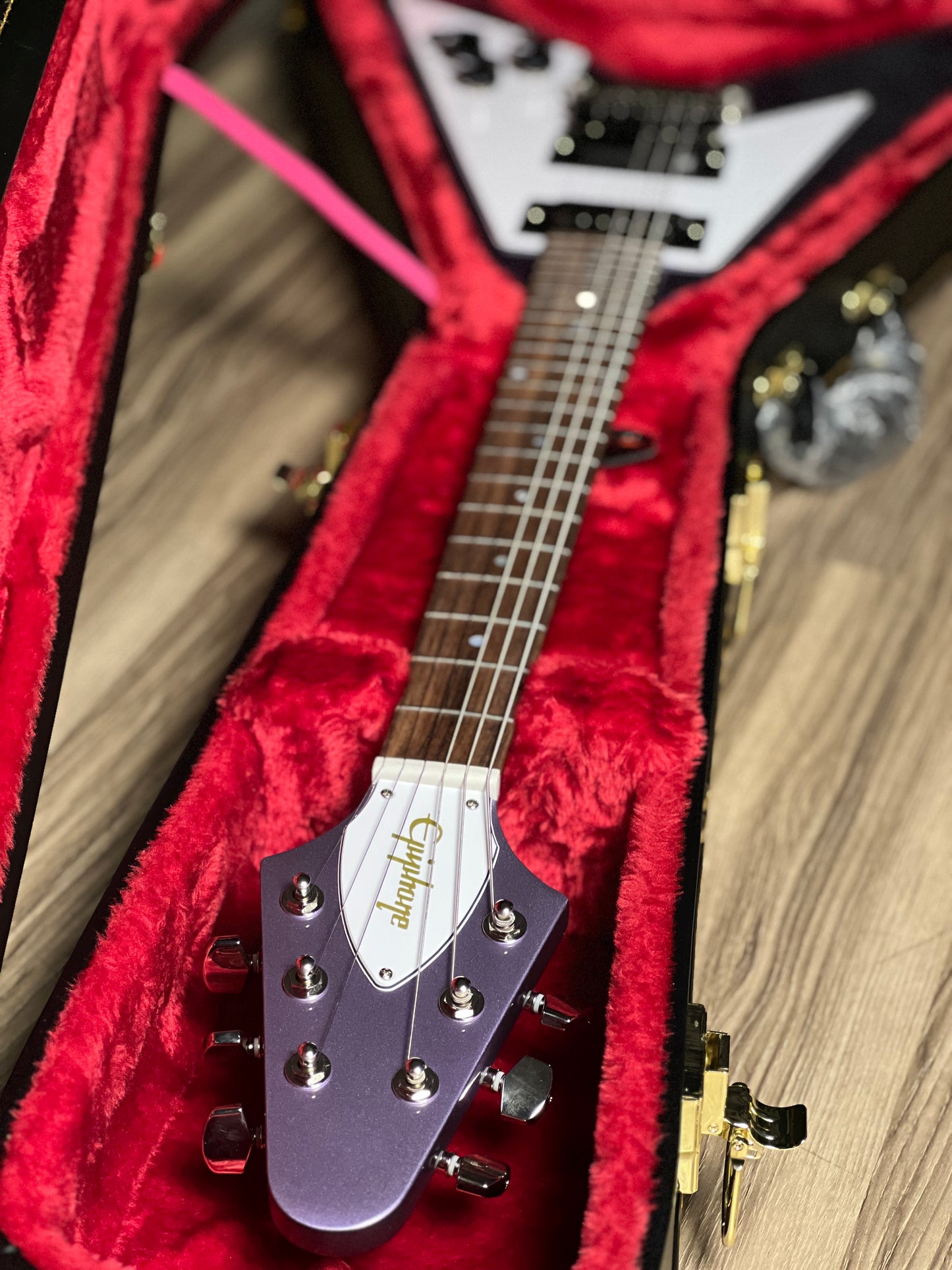 Epiphone Kirk Hammett 1979 Flying V in Purple Metallic