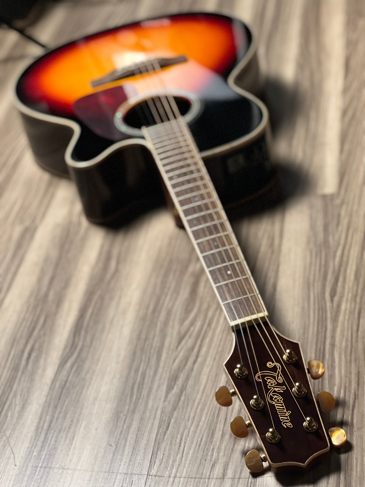 Takamine GN71CE in Brown Sunburst