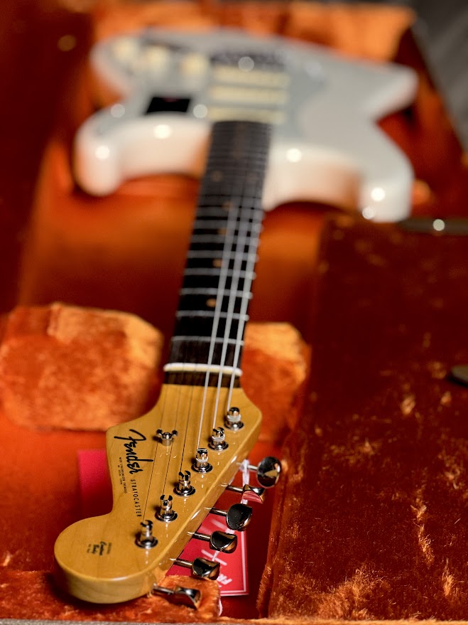 Fender American Vintage II 61 Stratocaster with Rosewood FB in Olympic White