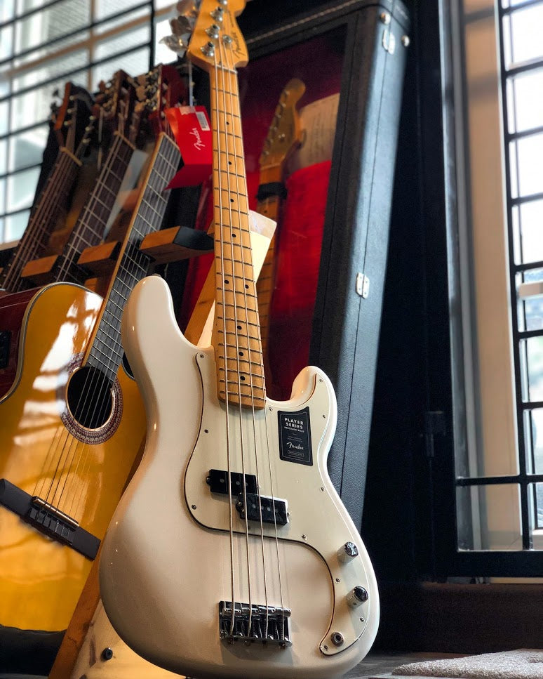 Fender Player Precision Bass in Polar White with Maple FB