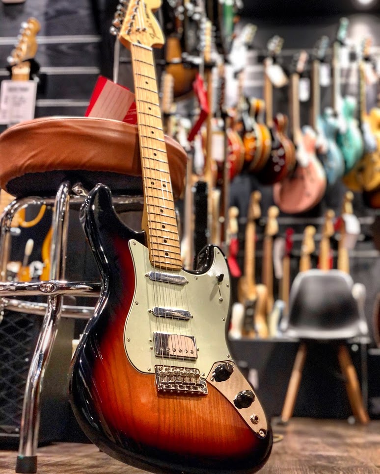 Fender Alternate Reality Sixty Six in 3 Tone Sunburst