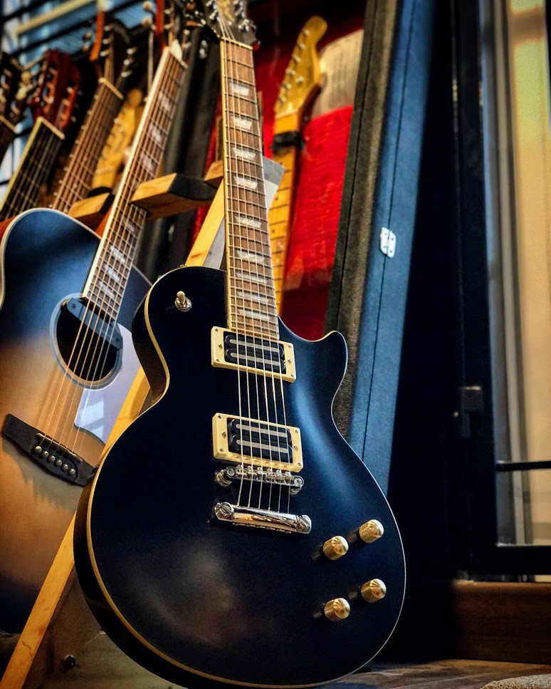 Epiphone Limited Edition Vivian Campbell Holy Diver Les Paul Outfit