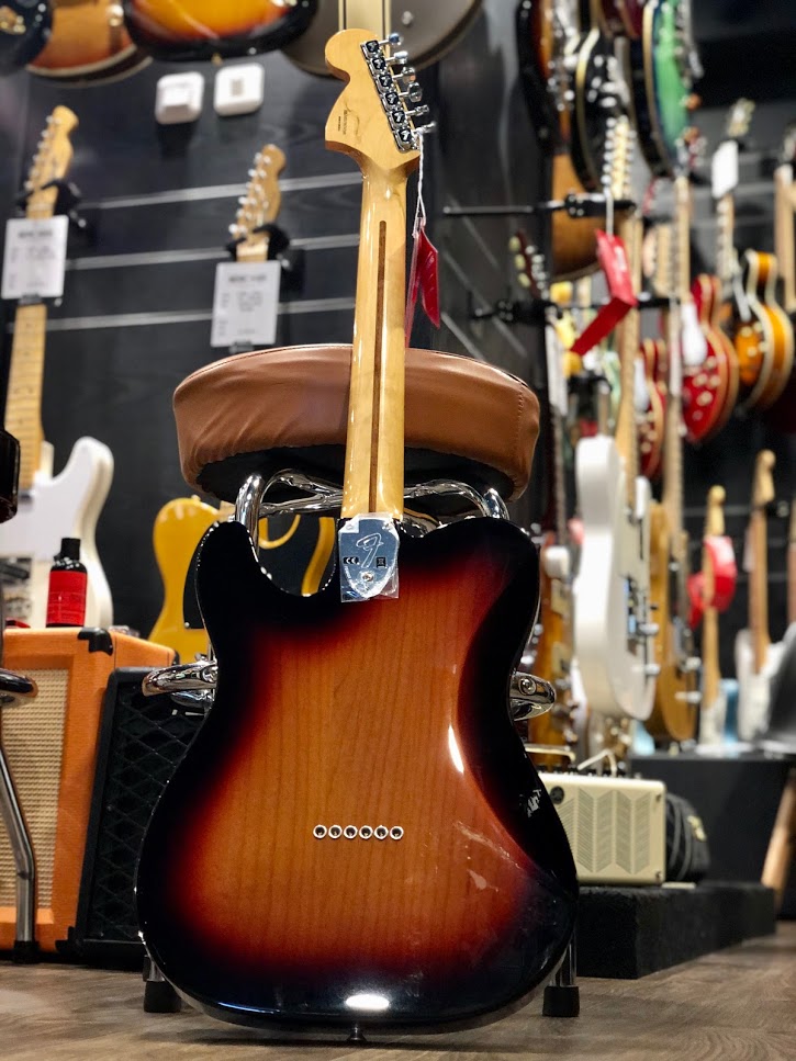 Fender Vintera 70s Telecaster Deluxe with Maple FB in 3-Tone Sunburst