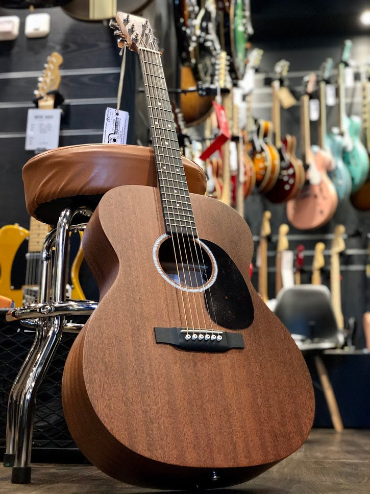 Martin 000-10E Road Series - Natural Sapele