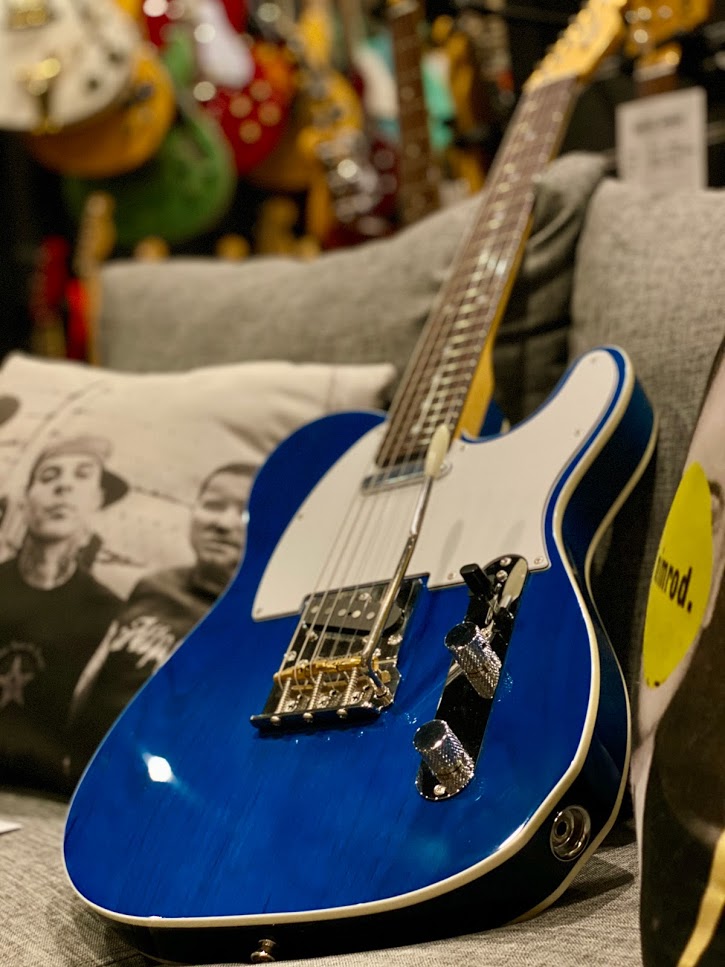 Tokai ATEB-Maverick SBL/R Breezysound Japan in Seethru Blue