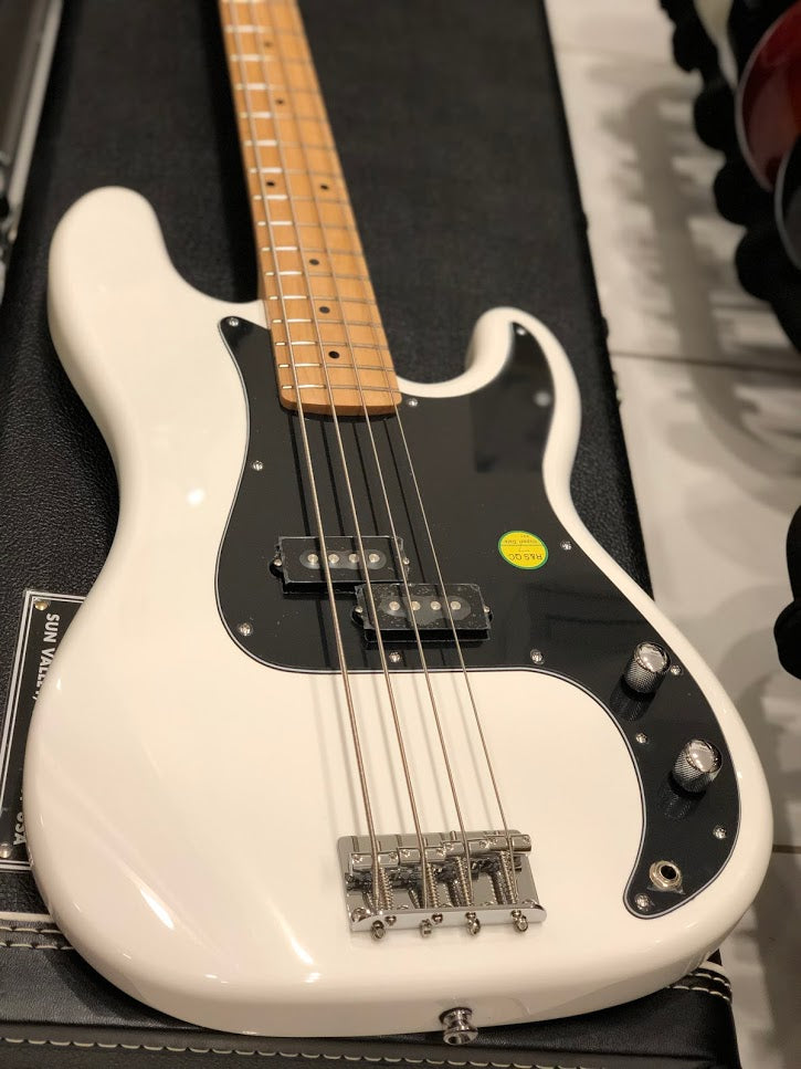 Tokai APB-58 OWT/M Hard Puncher Bass in Olympic White with maple FB
