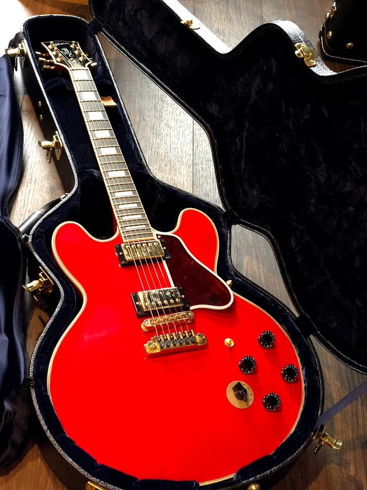 Gibson 2016 B.B. King Lucille in Cherry