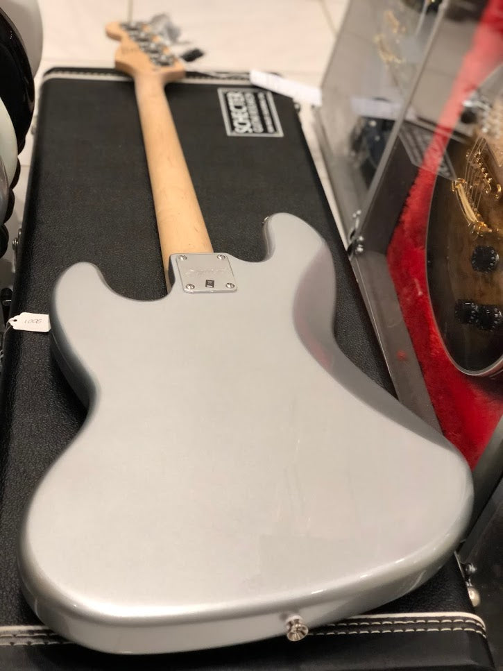 Squier affinity Jazz Bass with Laurel FB in Slick Silver